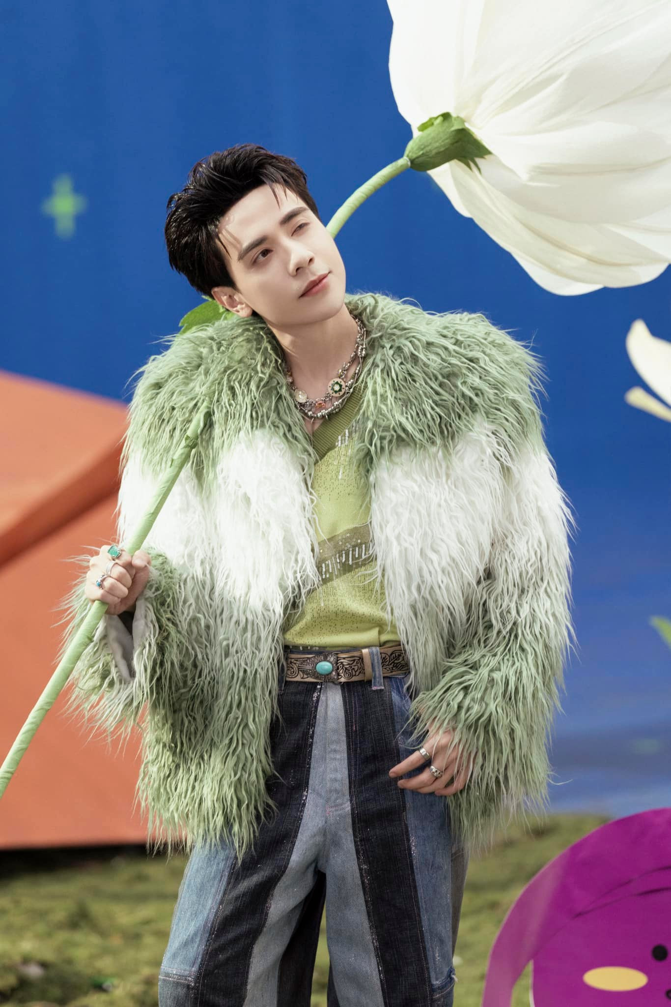 Một số khán giả cho rằng ca khúc thiếu sự mới mẻ. Tuy nhiên, nhiều người khẳng định, Đầu Tư Cho Trái Tim nghe "quen tai" là vì chất giọng và cách làm nhạc đặc trưng của Quang Hùng MasterD.