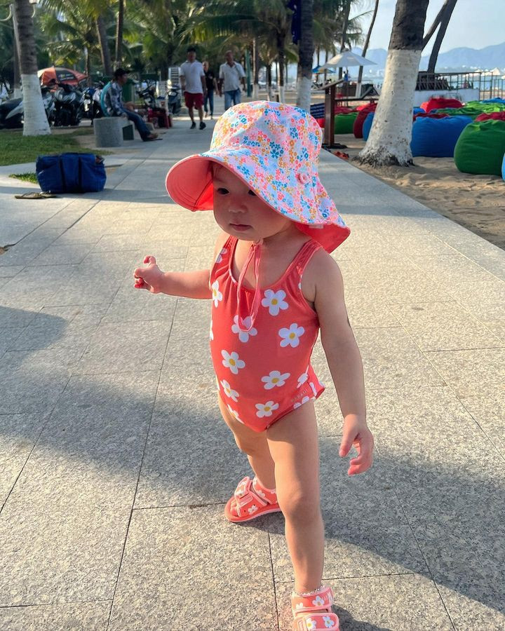 Giao diện "cưng hết nấc" của con gái Salim. Giao diện "cưng hết nấc" của con gái Salim.