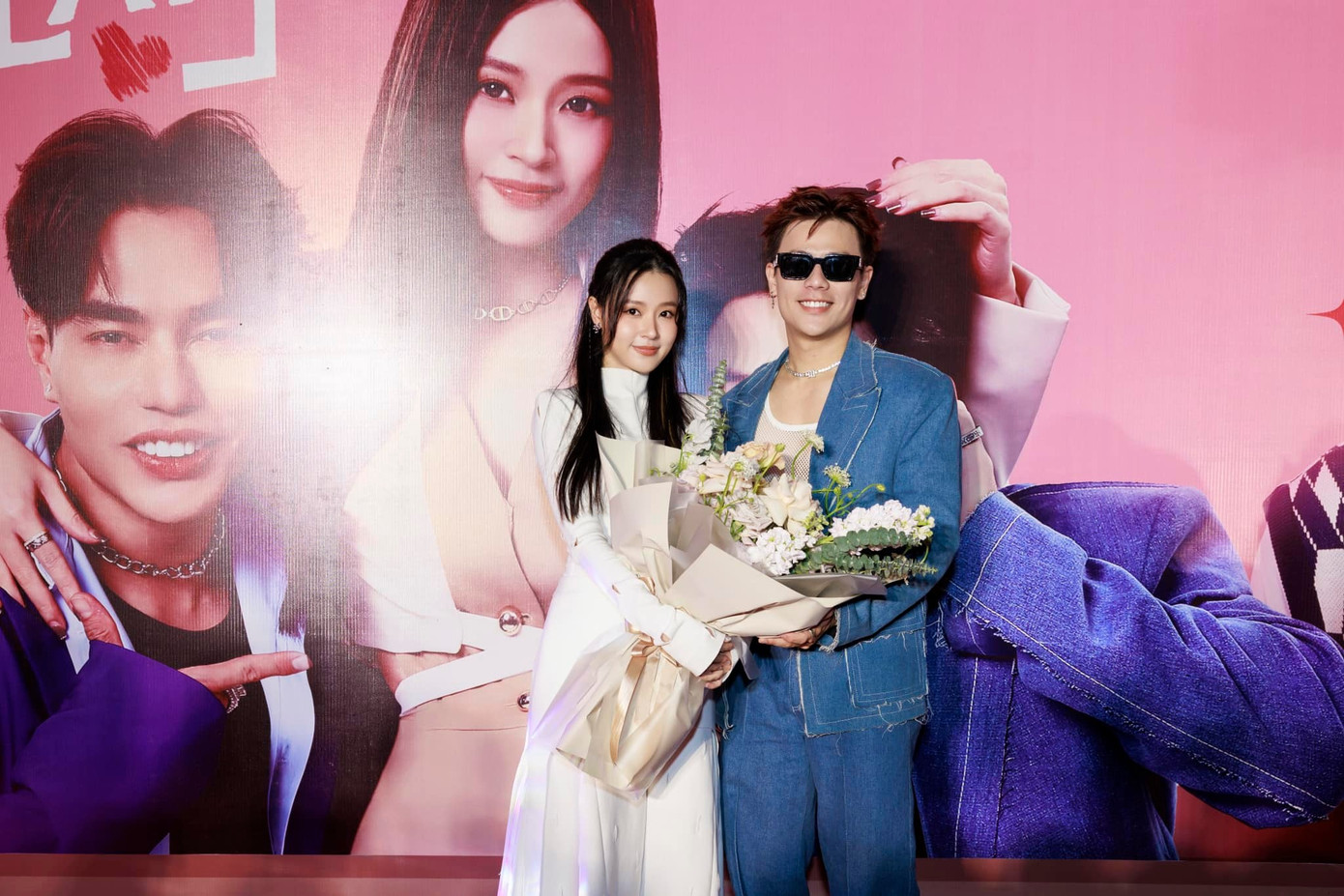 Midu và Trần Anh Huy thân thiết trên thảm đỏ.