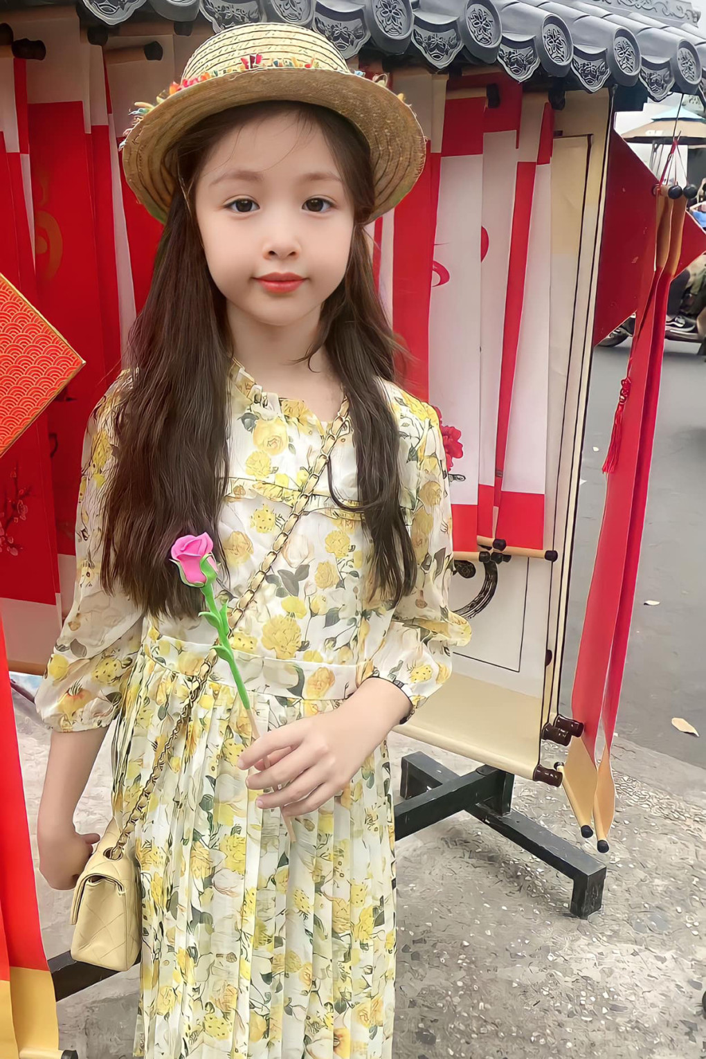 Elly Trần từng tiết lộ con gái lớn hiện tại đã có thể mặc vừa một số quần áo của mình.