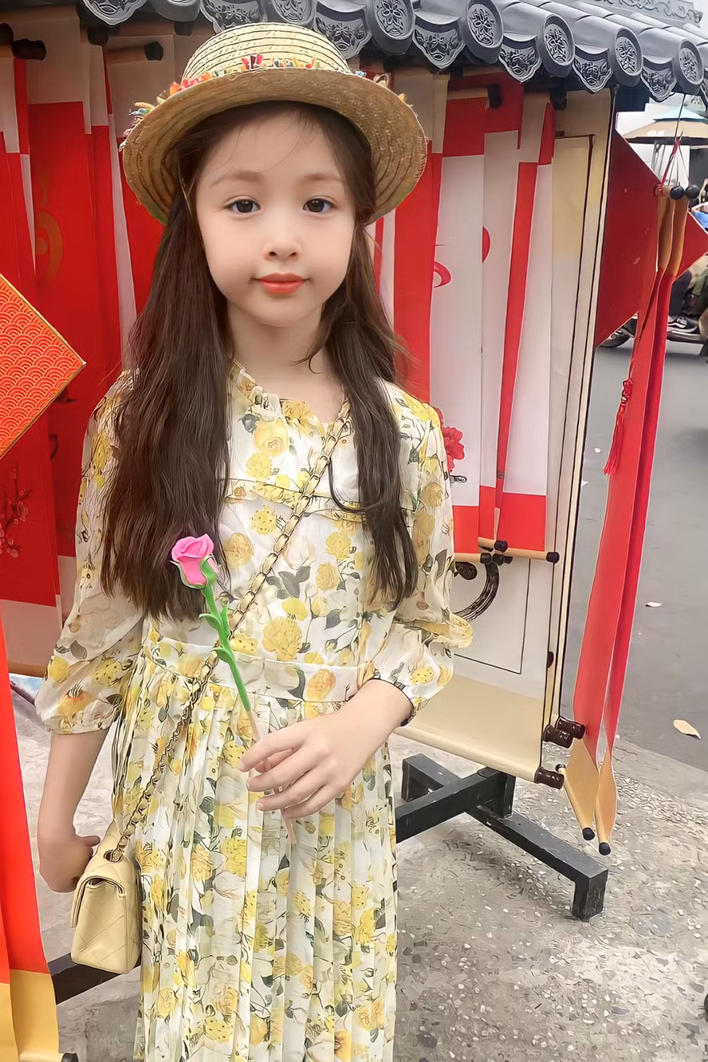 Elly Trần từng tiết lộ con gái lớn hiện tại đã có thể mặc vừa một số quần áo của mình.
