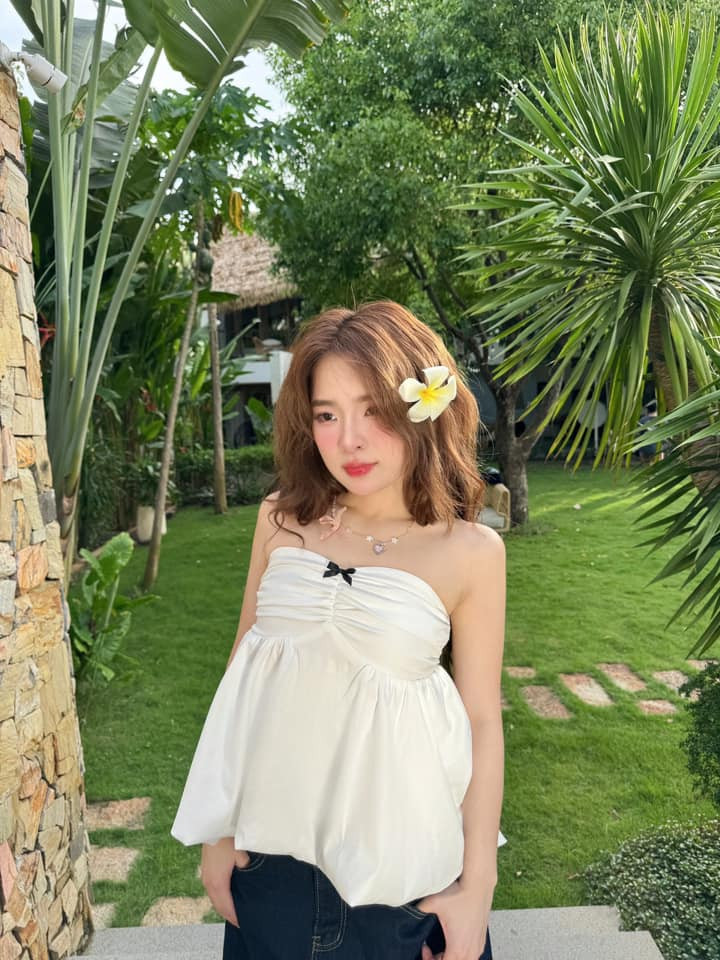 Ngọc Kem (Trần Nguyễn Hồng Ngọc), sinh năm 1999, là một hotgirl đình đám. Cô sở hữu tài khoản TikTok 2,9 triệu người theo dõi và fanpage 144K lượt thích. Ngọc Kem (Trần Nguyễn Hồng Ngọc), sinh năm 1999, là một hotgirl đình đám. Cô sở hữu tài khoản TikTok 2,9 triệu người theo dõi và fanpage 144K lượt thích.