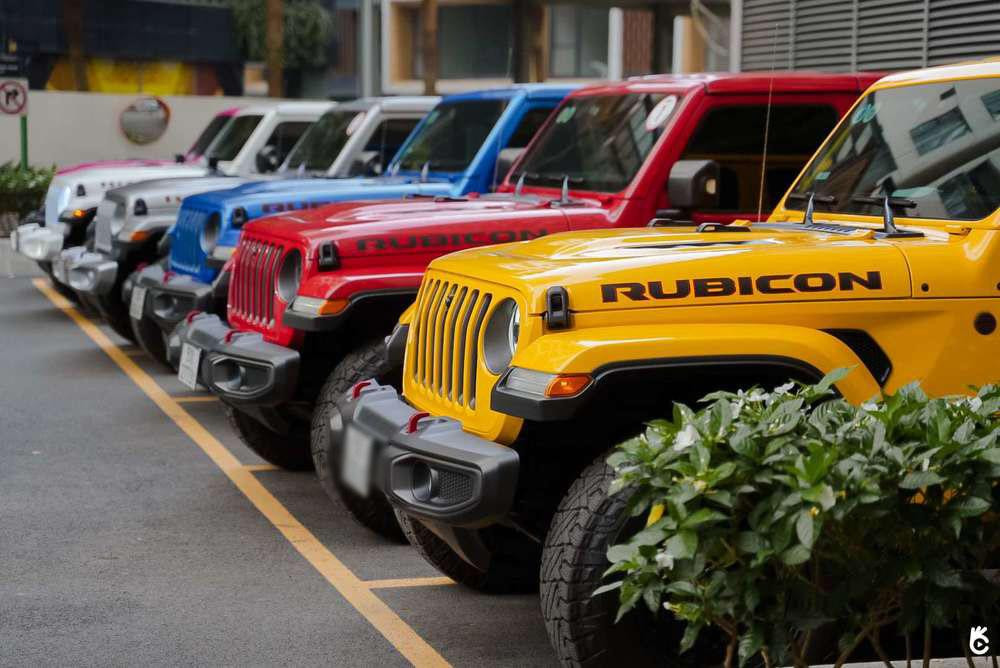 6 xe Jeep được nhà trai chuẩn bị để rước dâu.