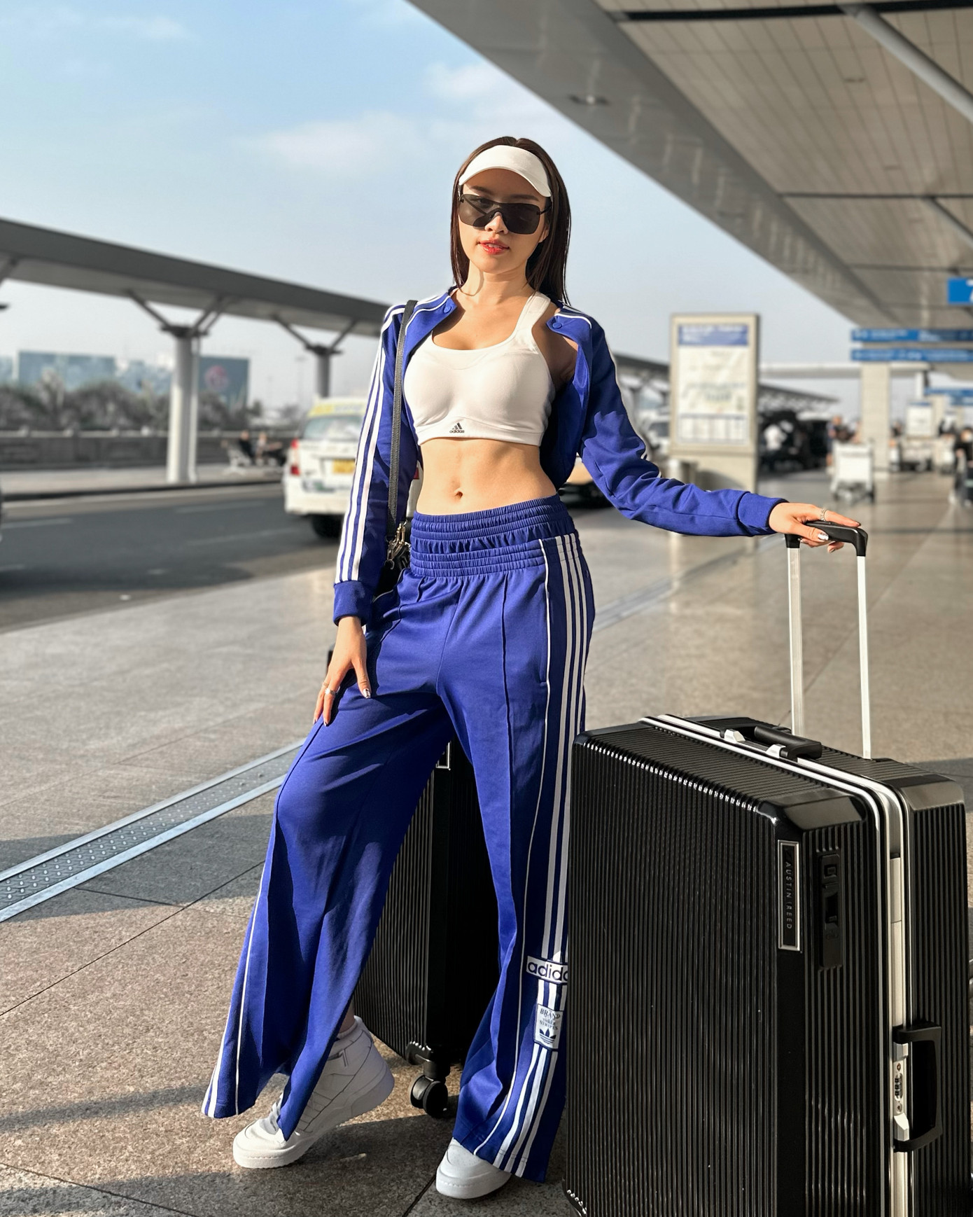 Thanh Thanh Huyền khoe cơ bụng quyến rũ với set thể thao phối cùng áo croptop. Thanh Thanh Huyền khoe cơ bụng quyến rũ với set thể thao phối cùng áo croptop.