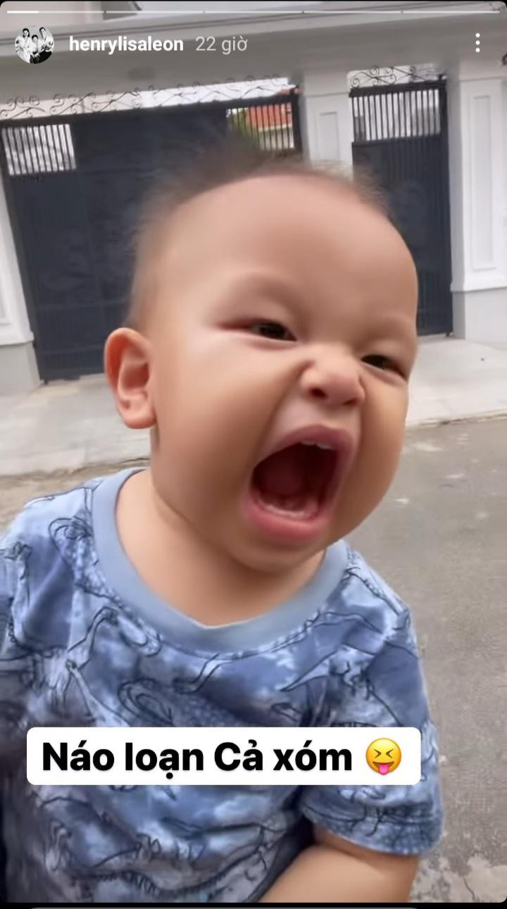 Nhóc tỳ Leon “náo loạn cả xóm”.