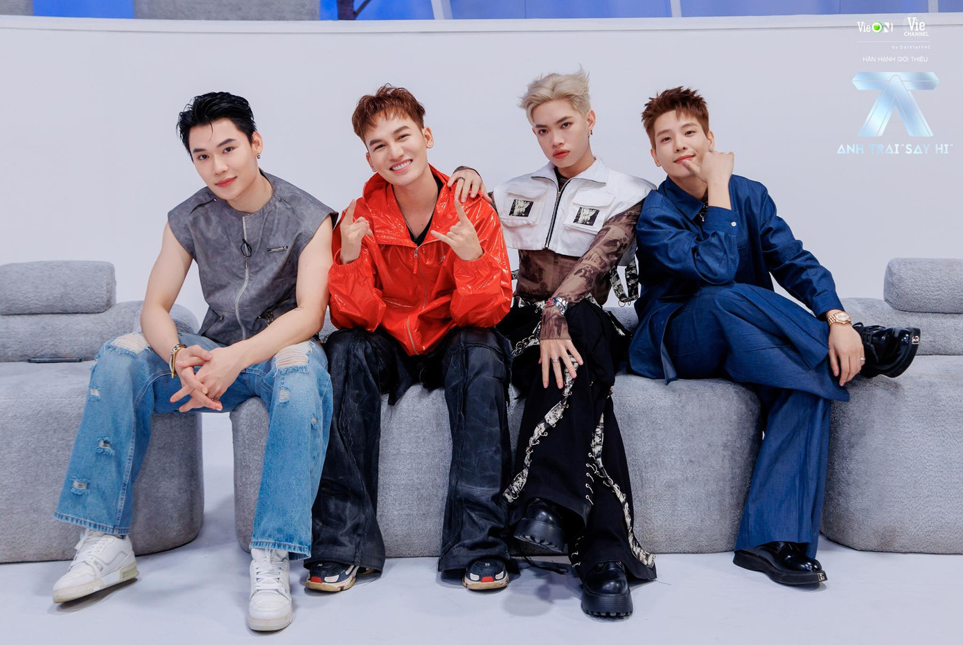 Tương tác thân thiết giữa Pháp Kiều - Quân A.P khiến dân tình thích thú. Tương tác thân thiết giữa Pháp Kiều - Quân A.P khiến dân tình thích thú.