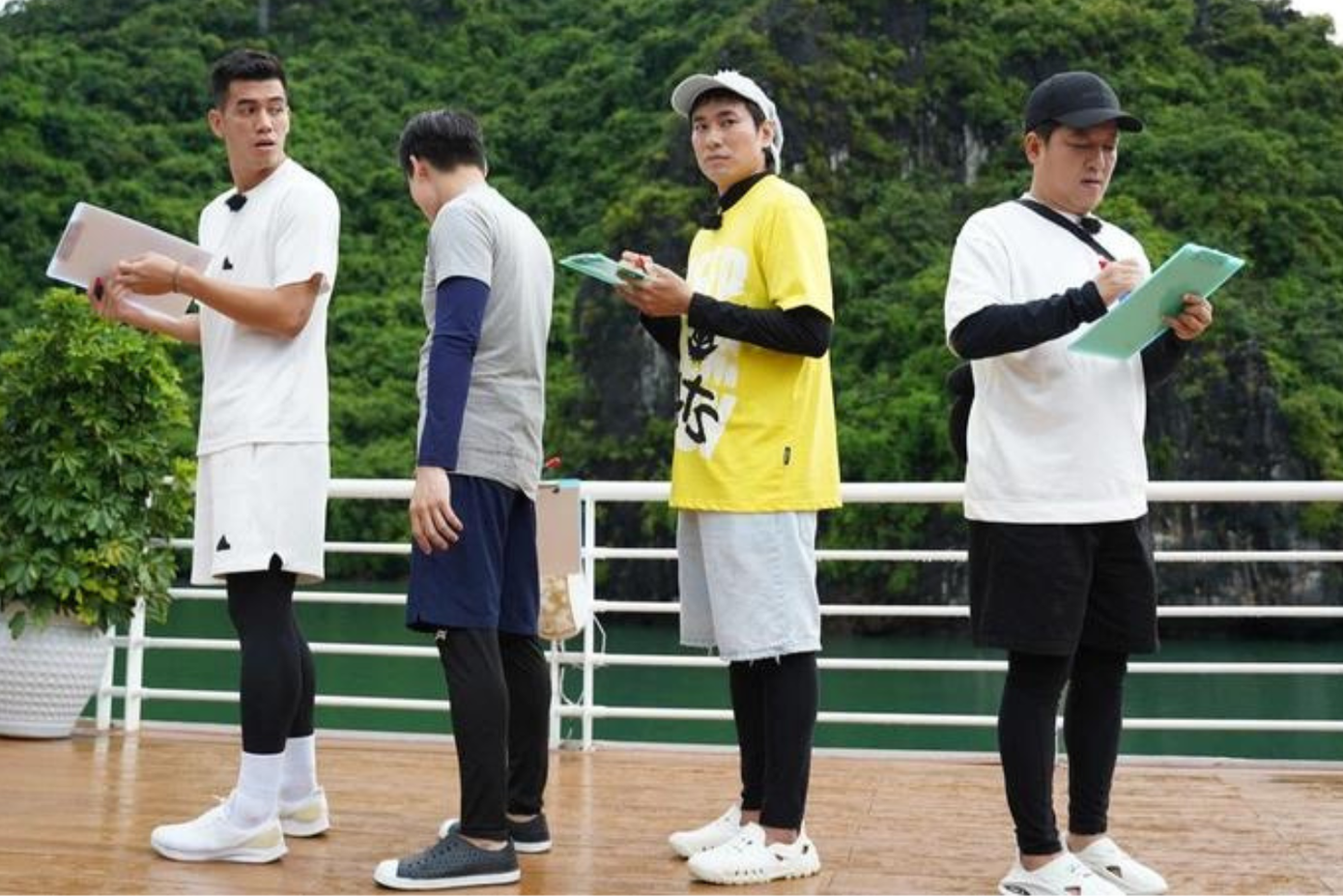 "Anh cả" Trường Giang bị phàn nàn vì lối ứng xử chưa khéo léo trong 2 Ngày 1 Đêm. "Anh cả" Trường Giang bị phàn nàn vì lối ứng xử chưa khéo léo trong 2 Ngày 1 Đêm.