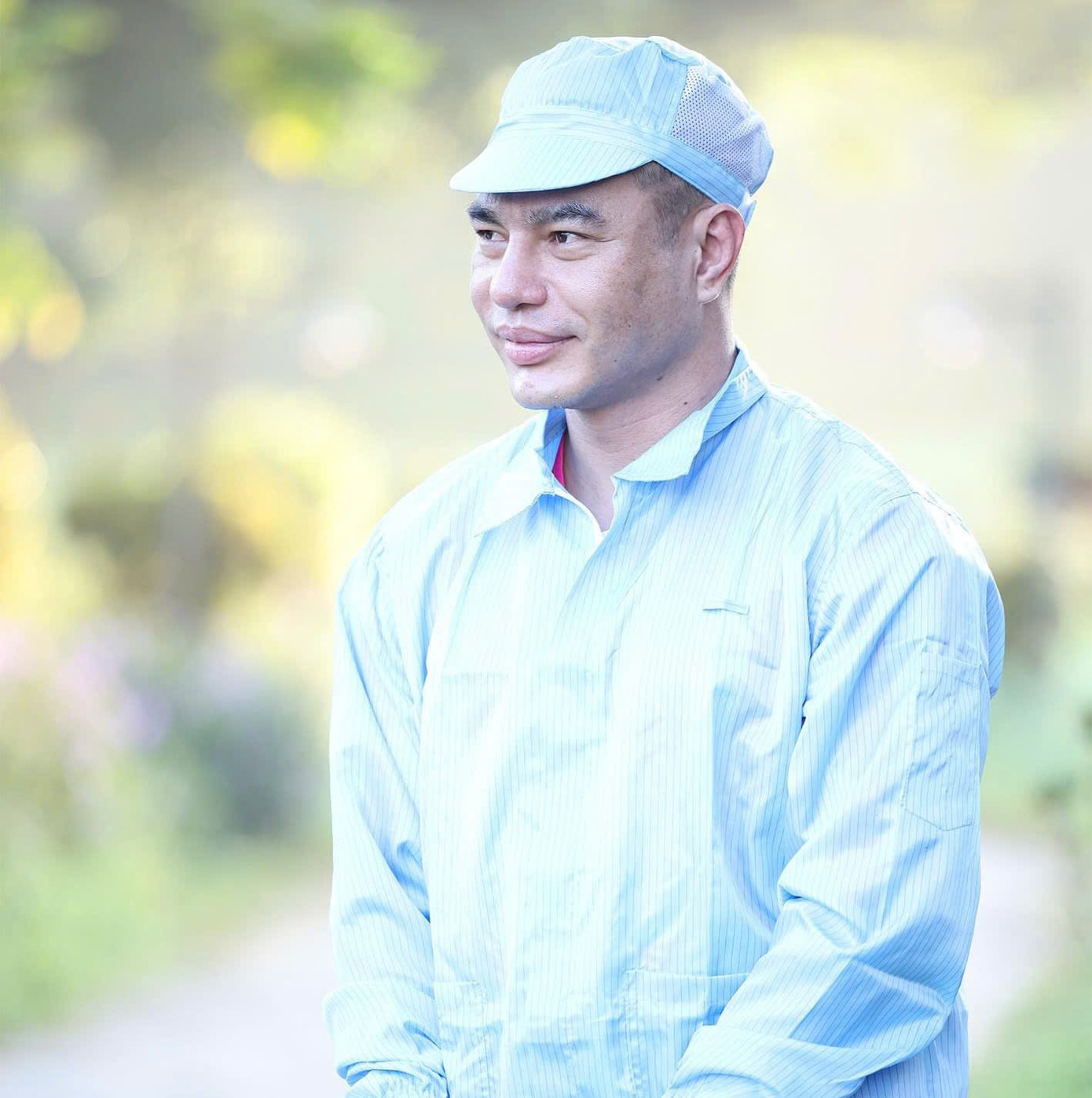 Dương Lâm tiếp tục khiến khán giả &quot;xỉu ngang&quot; với trang phục không đụng hàng.