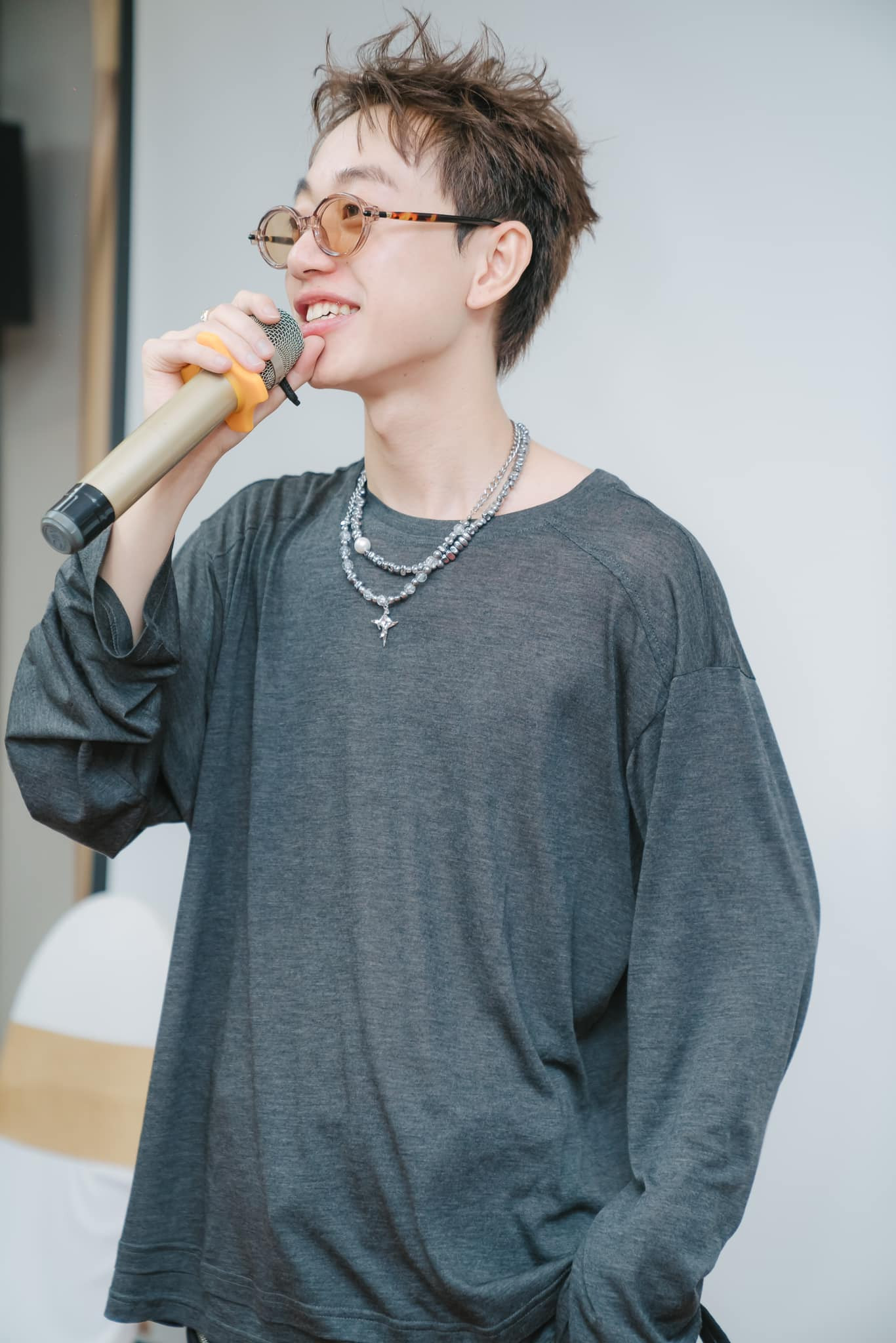 Khán giả đều thể hiện sự bênh vực và ủng hộ Double2T. Các fan mong nam rapper &quot;thoải mái tinh thần&quot; trước khi concert chính thức diễn ra.