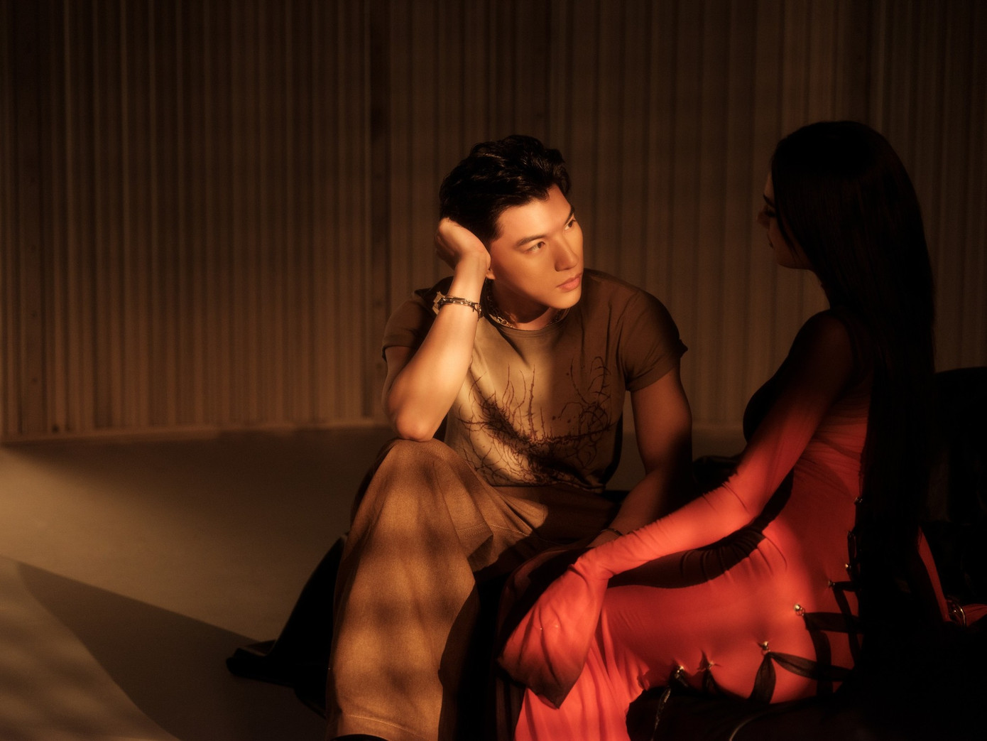 HIEUTHUHAI nhận về nhiều ý kiến trái chiều với ca khúc mới.