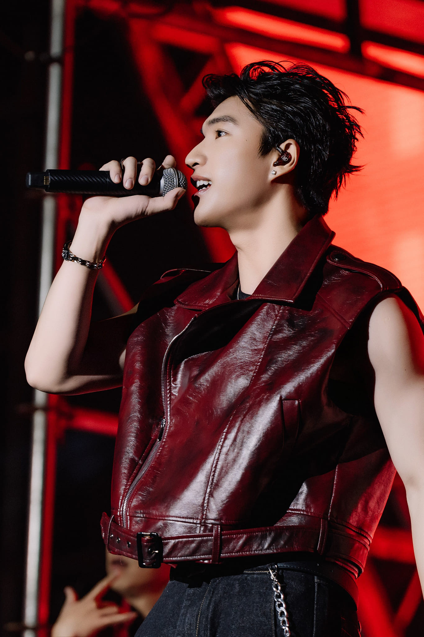 Bên cạnh đó, nam rapper cũng viral với loạt set diễn ấn tượng tại GENfest, Những Thành Phố Mơ Màng,... Bên cạnh đó, nam rapper cũng viral với loạt set diễn ấn tượng tại GENfest, Những Thành Phố Mơ Màng,...