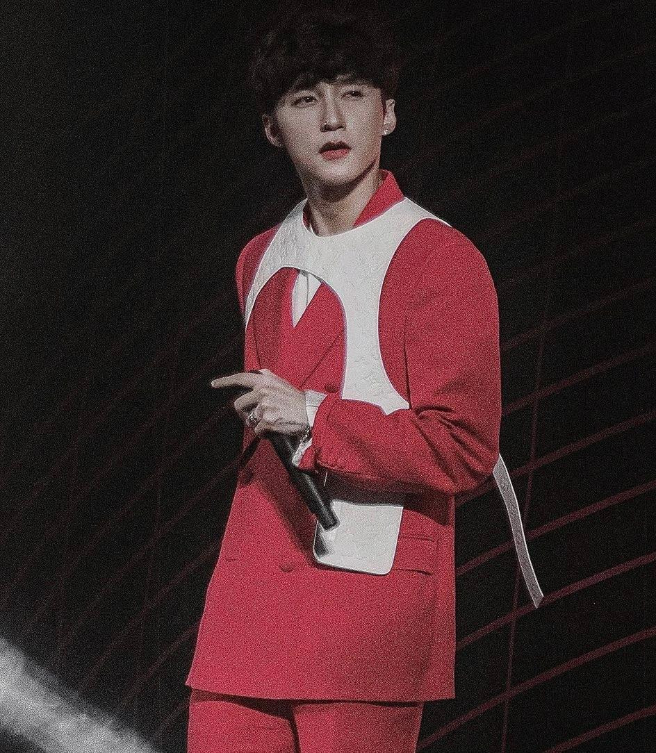 Hình ảnh mới nhất của Sơn Tùng M-TP tại một sự kiện âm nhạc. Hình ảnh mới nhất của Sơn Tùng M-TP tại một sự kiện âm nhạc.