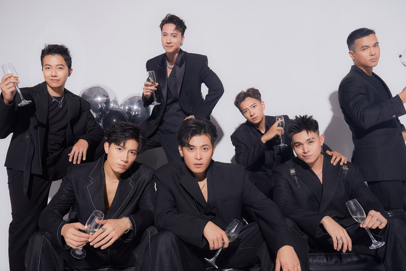 Đám cưới Puka - Gin Tuấn Kiệt quy tụ toàn sao nam nổi tiếng: Trương Thế Vinh, S.T Sơn Thạch, Ngô Kiến Huy, Anh Tú, Jun Phạm...