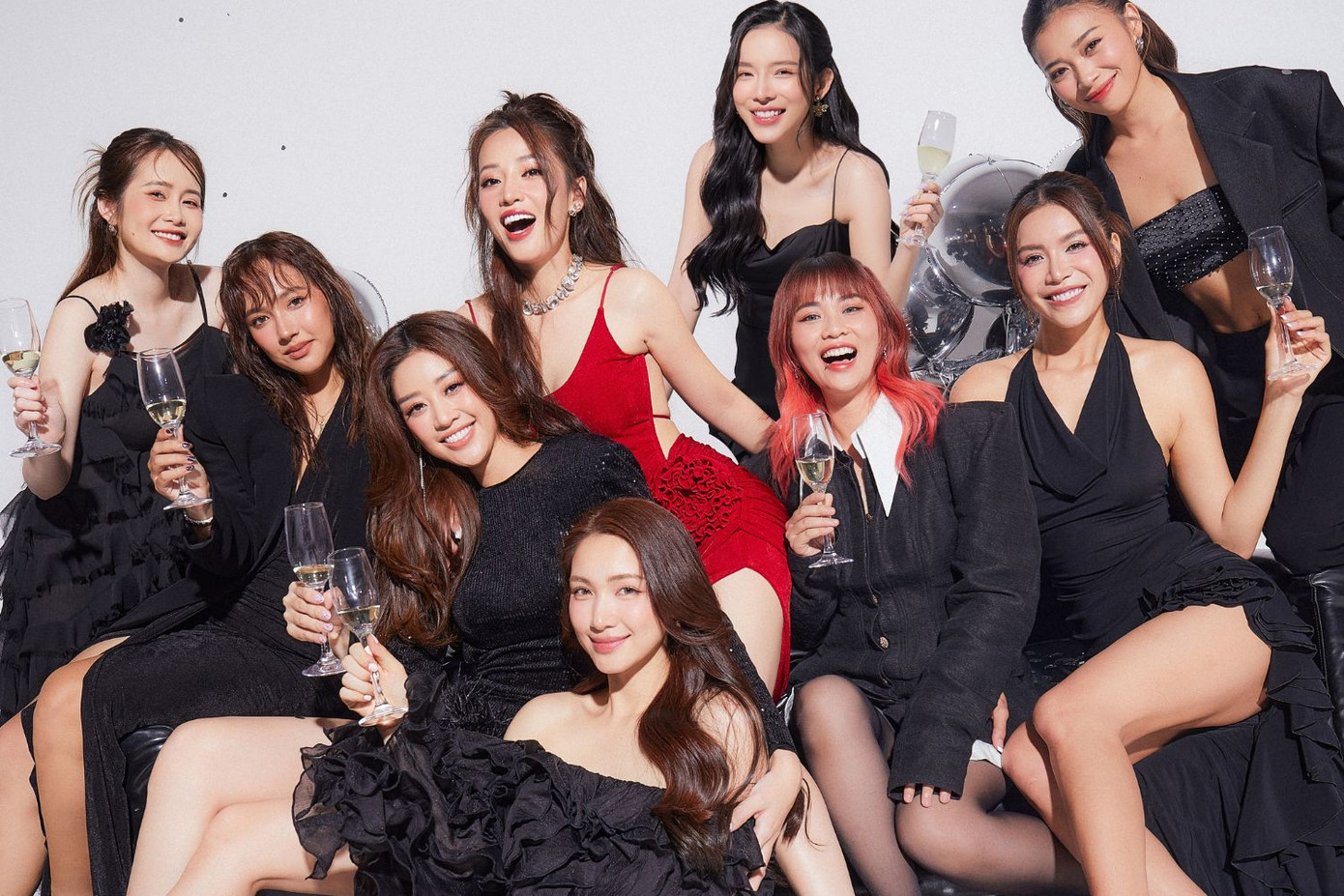 Nhan sắc "10 điểm không nhưng" của "đằng gái".