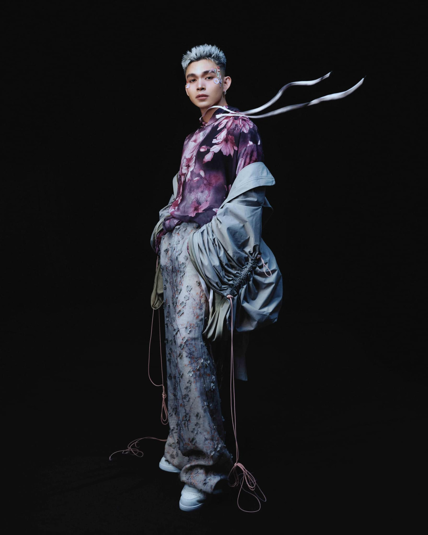 Jun Phạm là mảnh ghép đầu tiên của B.O.F, đồng thời đảm nhận vai trò leader của nhóm. Jun Phạm là mảnh ghép đầu tiên của B.O.F, đồng thời đảm nhận vai trò leader của nhóm.