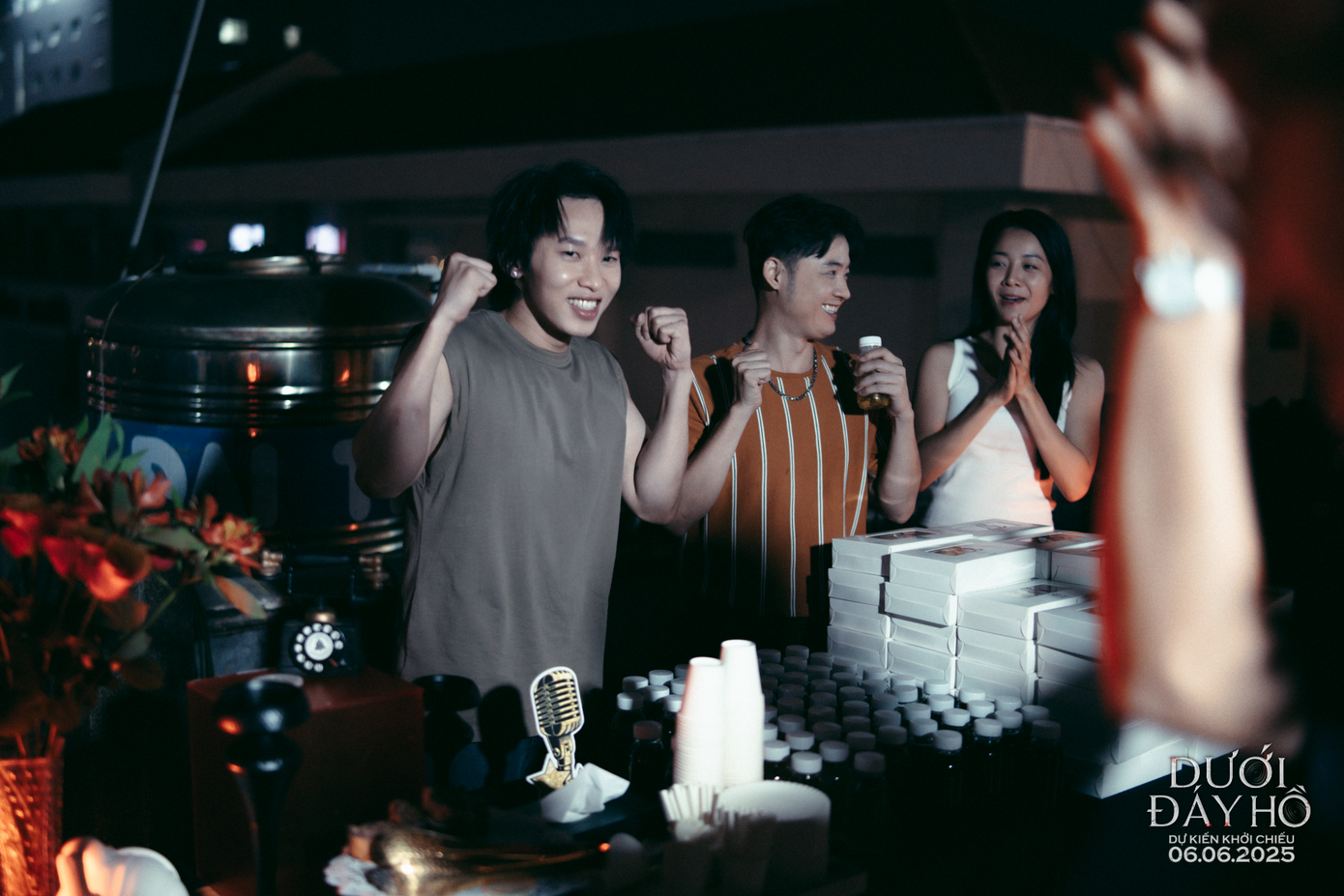 Lần đầu tiên, Kay Trần kết hợp cùng với "anh tài" Thanh Duy và "tình địch của Hương Giang" - Karen Nguyễn trong một dự án điện ảnh. Lần đầu tiên, Kay Trần kết hợp cùng với "anh tài" Thanh Duy và "tình địch của Hương Giang" - Karen Nguyễn trong một dự án điện ảnh.