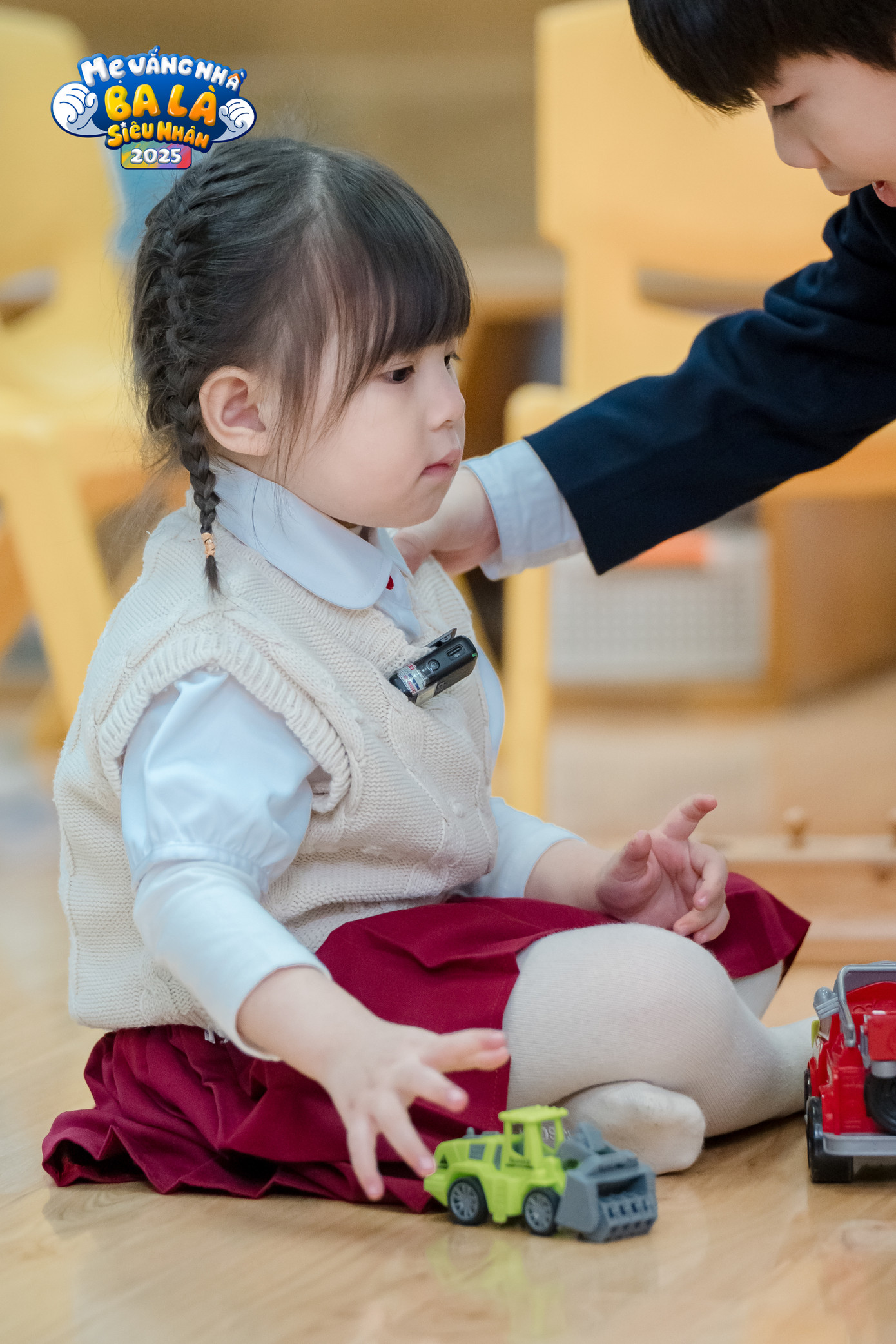 Pam &quot;hướng nội full time&quot; trên sóng truyền hình Mẹ Vắng Nhà Ba Là Siêu Nhân.