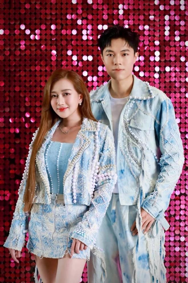 Phan Đạt bật mí, anh từng không được gia đình ủng hộ theo nghệ thuật nhưng mẹ anh đã thay đổi quan điểm sau khi gặp Phương Lan.