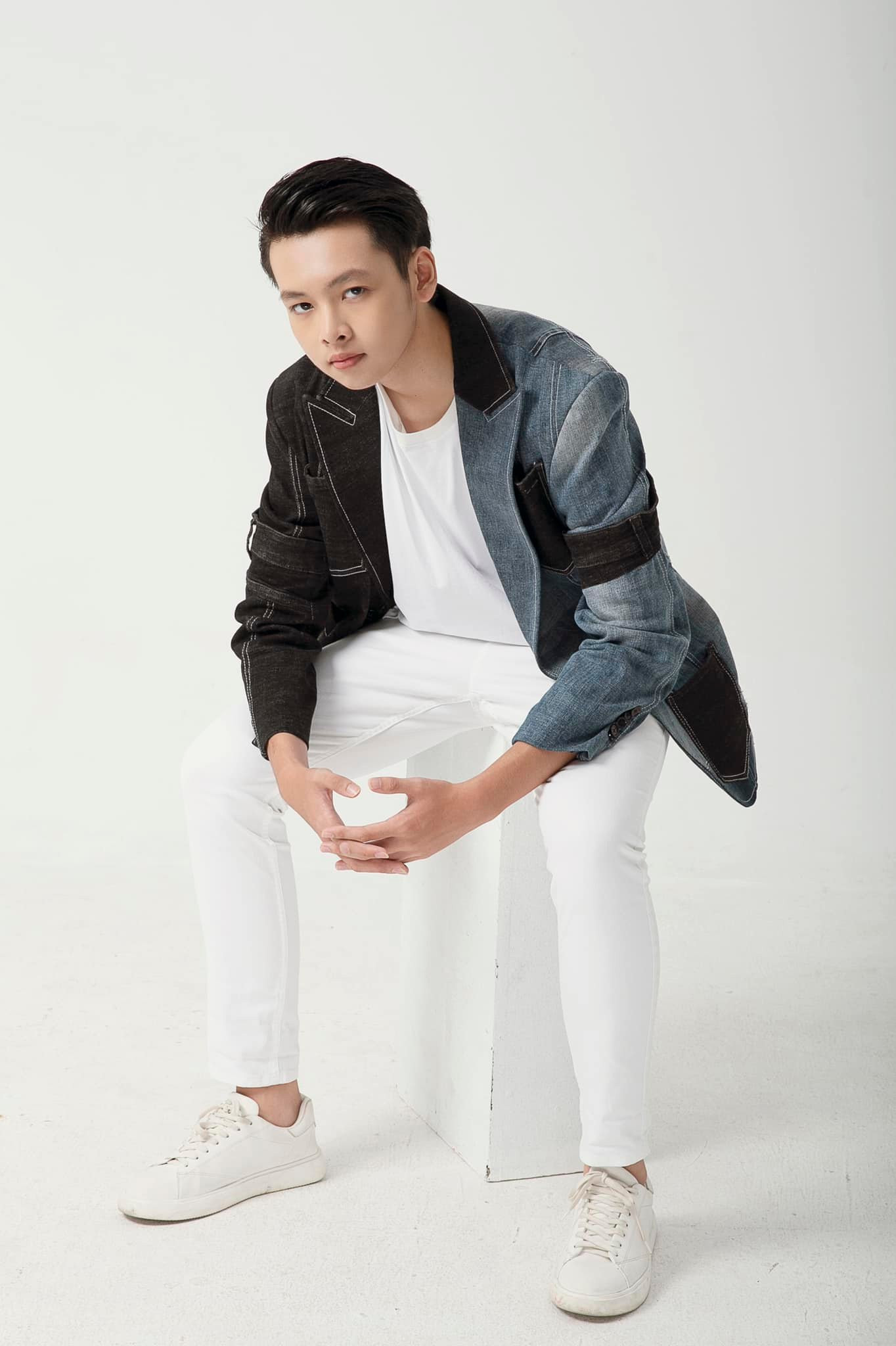 Nhan sắc chuẩn mẫu của con trai siêu mẫu Anh Thư.