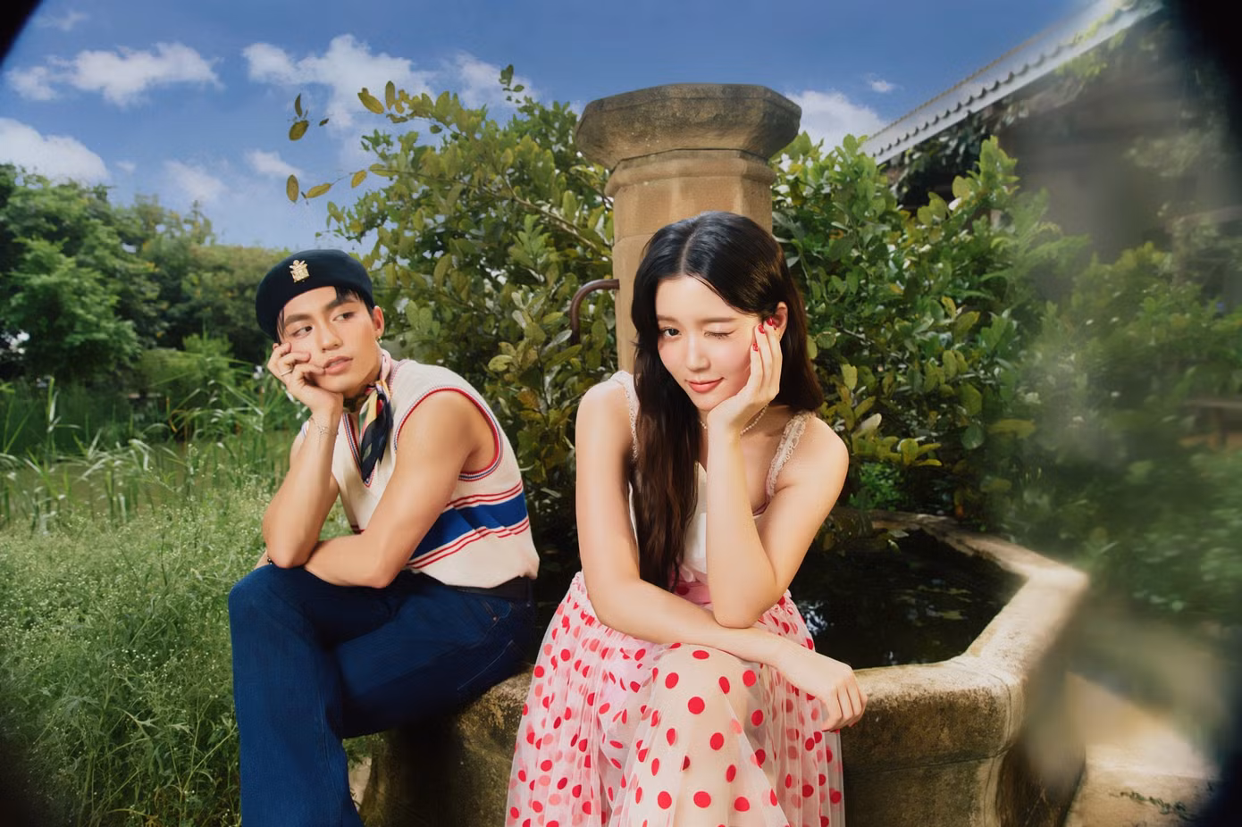 Chỉ sau hơn 20 giờ lên sóng, Chăm Hoa đã thu hút nửa triệu lượt xem trên YouTube. Đồng thời, MV mới của MONO cũng leo #19 Âm nhạc thịnh hành.