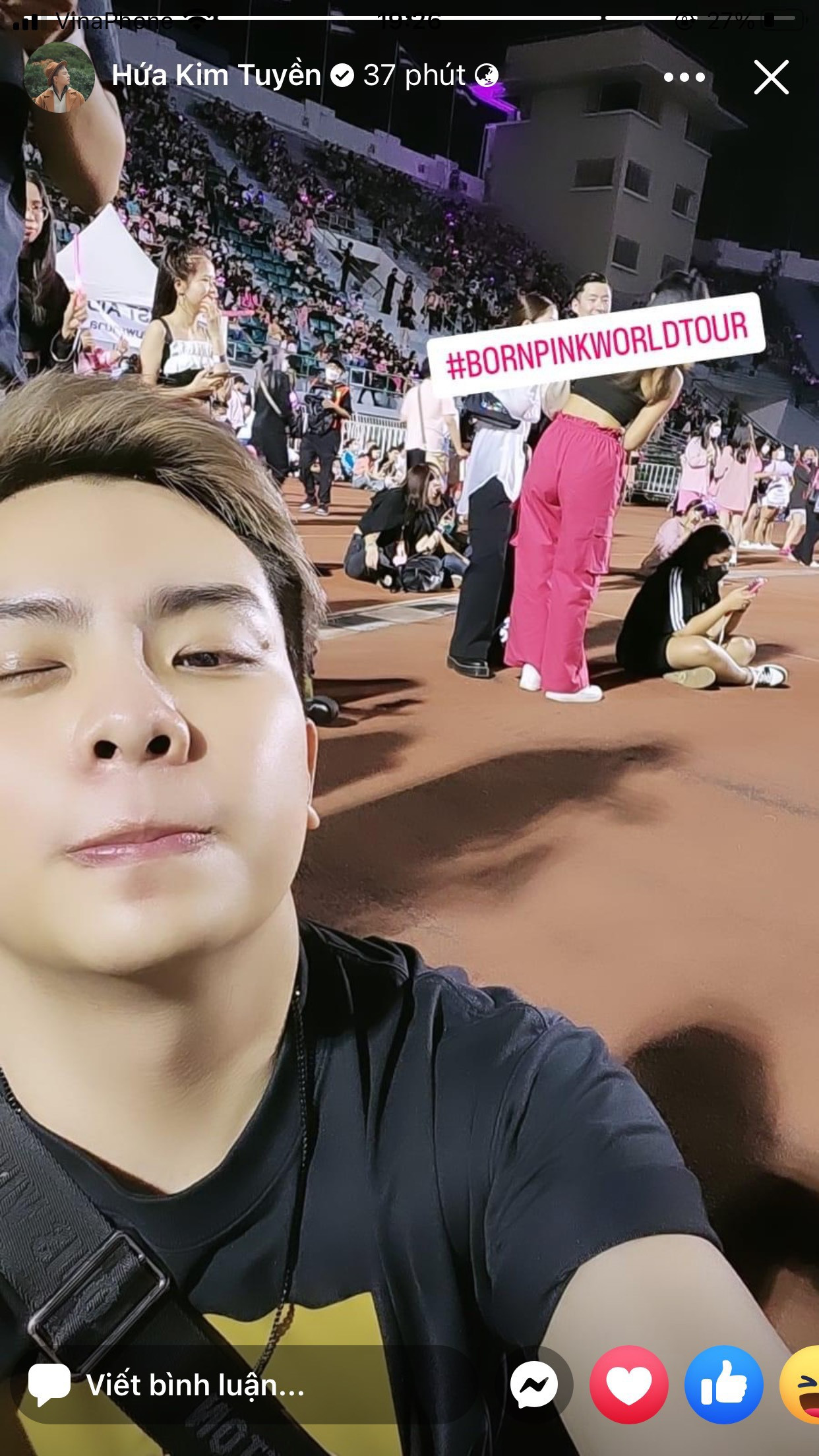 Nhạc sĩ Hứa Kim Tuyền cũng là một BLINK "cứng". Nhạc sĩ Hứa Kim Tuyền cũng là một BLINK "cứng".