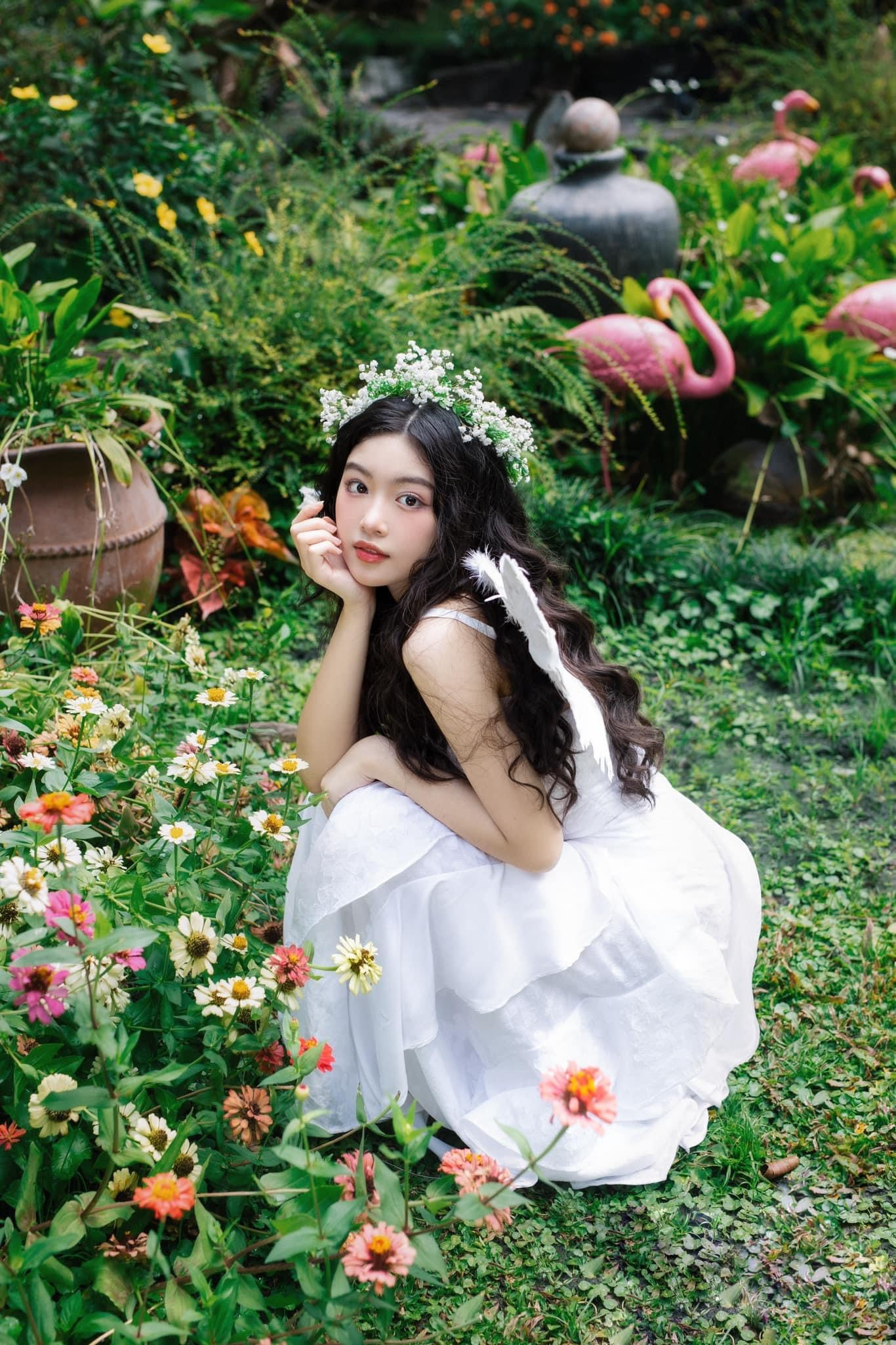 Lọ Lem nhận về nhiều lời khen vì càng lớn nhan sắc càng "nở rộ". Lọ Lem nhận về nhiều lời khen vì càng lớn nhan sắc càng "nở rộ".