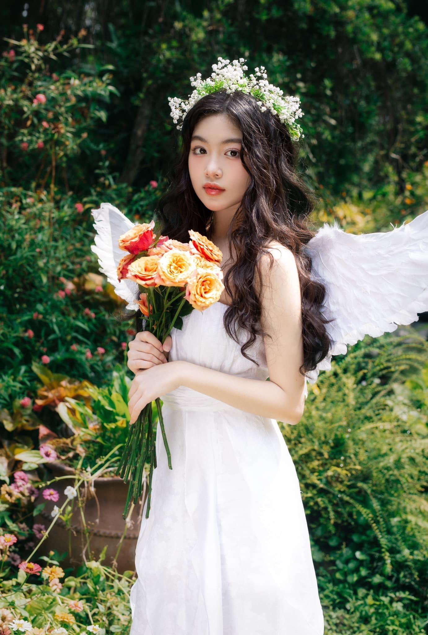 Lọ Lem là niềm tự hào của bố mẹ bởi có gu thẩm mỹ, học giỏi và có năng khiếu nghệ thuật. Lọ Lem là niềm tự hào của bố mẹ bởi có gu thẩm mỹ, học giỏi và có năng khiếu nghệ thuật.