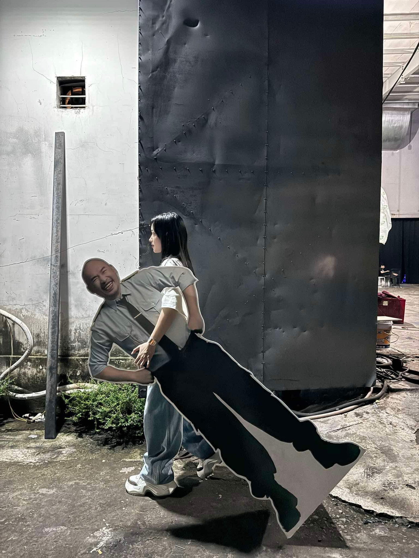 Bạn gái Binz "quyết tâm" đưa "Tiến Luật" về với Thu Trang. Bạn gái Binz "quyết tâm" đưa "Tiến Luật" về với Thu Trang.