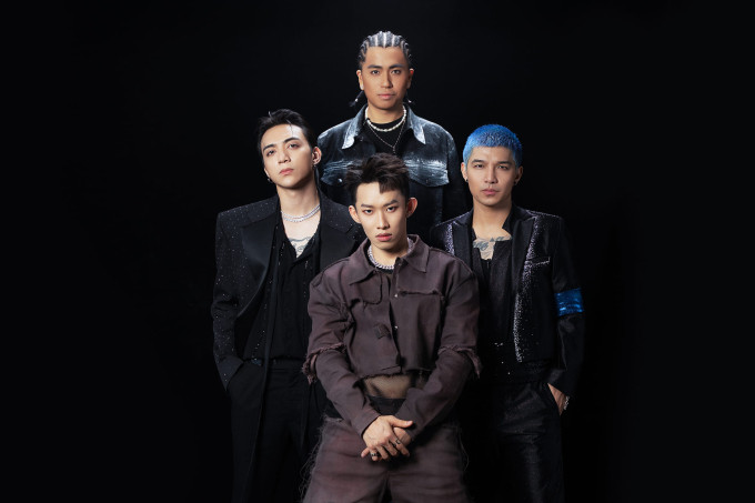 Tính đến thời điểm hiện tại, Nước Hoa là một trong những tiết mục viral nhất của Anh Trai Vượt Ngàn Chông Gai. Tính đến thời điểm hiện tại, Nước Hoa là một trong những tiết mục viral nhất của Anh Trai Vượt Ngàn Chông Gai.