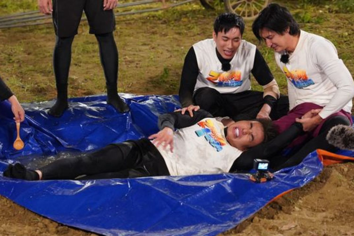 Lê Dương Bảo Lâm tiếp tục "chiếm sóng" với khả năng "mảng miếng" của mình. Lê Dương Bảo Lâm tiếp tục "chiếm sóng" với khả năng "mảng miếng" của mình.