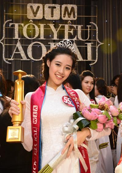 Hoa hậu Khánh Vân đăng quang Quán quân khi vừa tròn 18 tuổi. Hoa hậu Khánh Vân đăng quang Quán quân khi vừa tròn 18 tuổi.