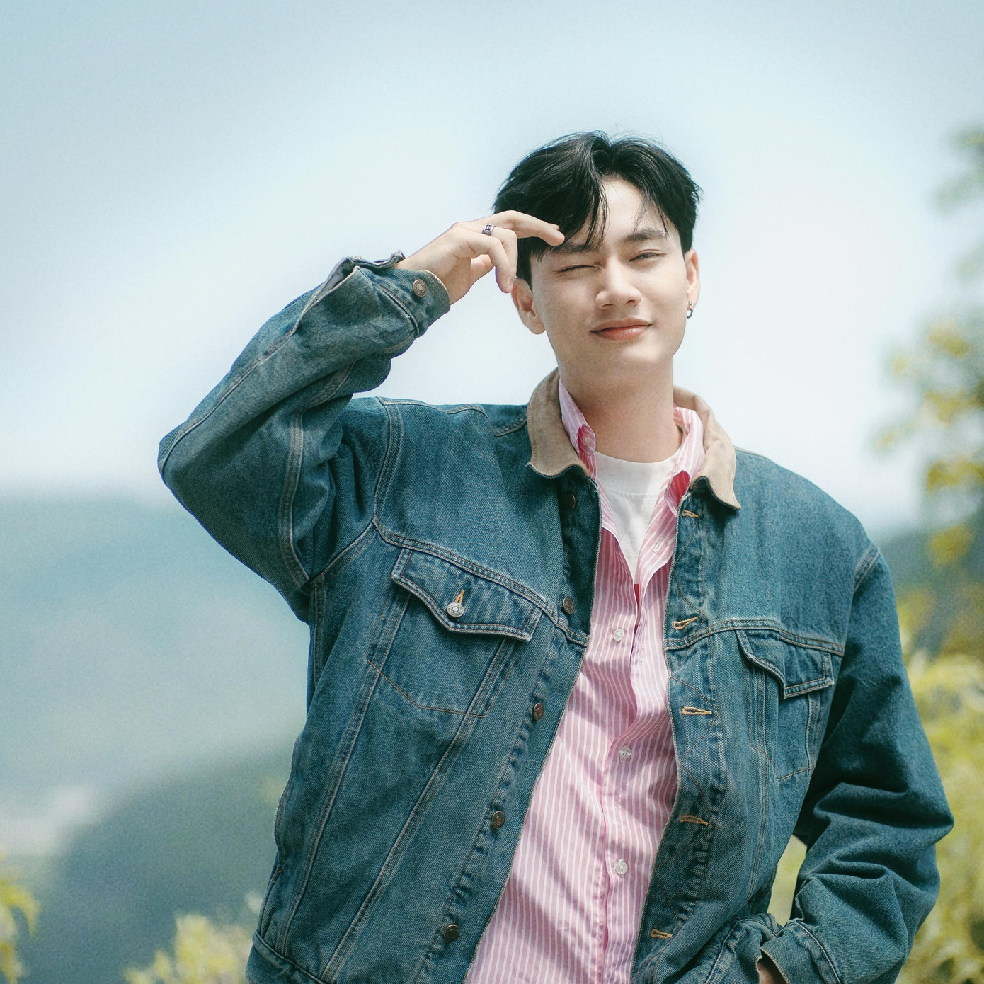 Đoàn Thế Vinh là vũ công đình đám với nhiều video dance cover trên mạng xã hội.