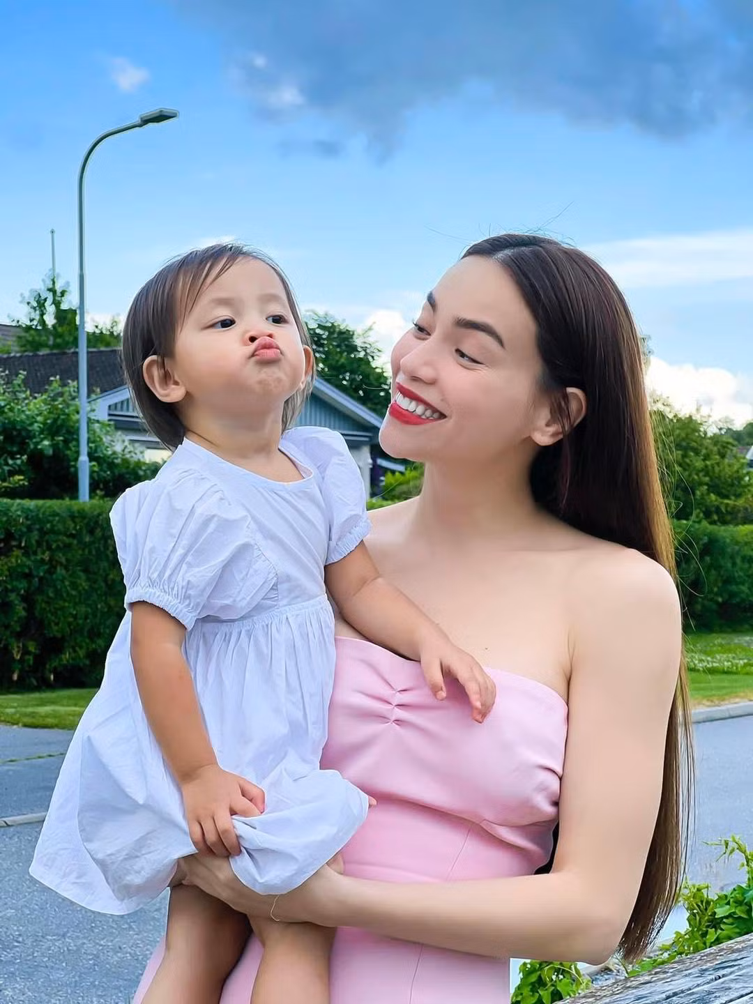 Biểu cảm cực "nhắng" của Lisa.