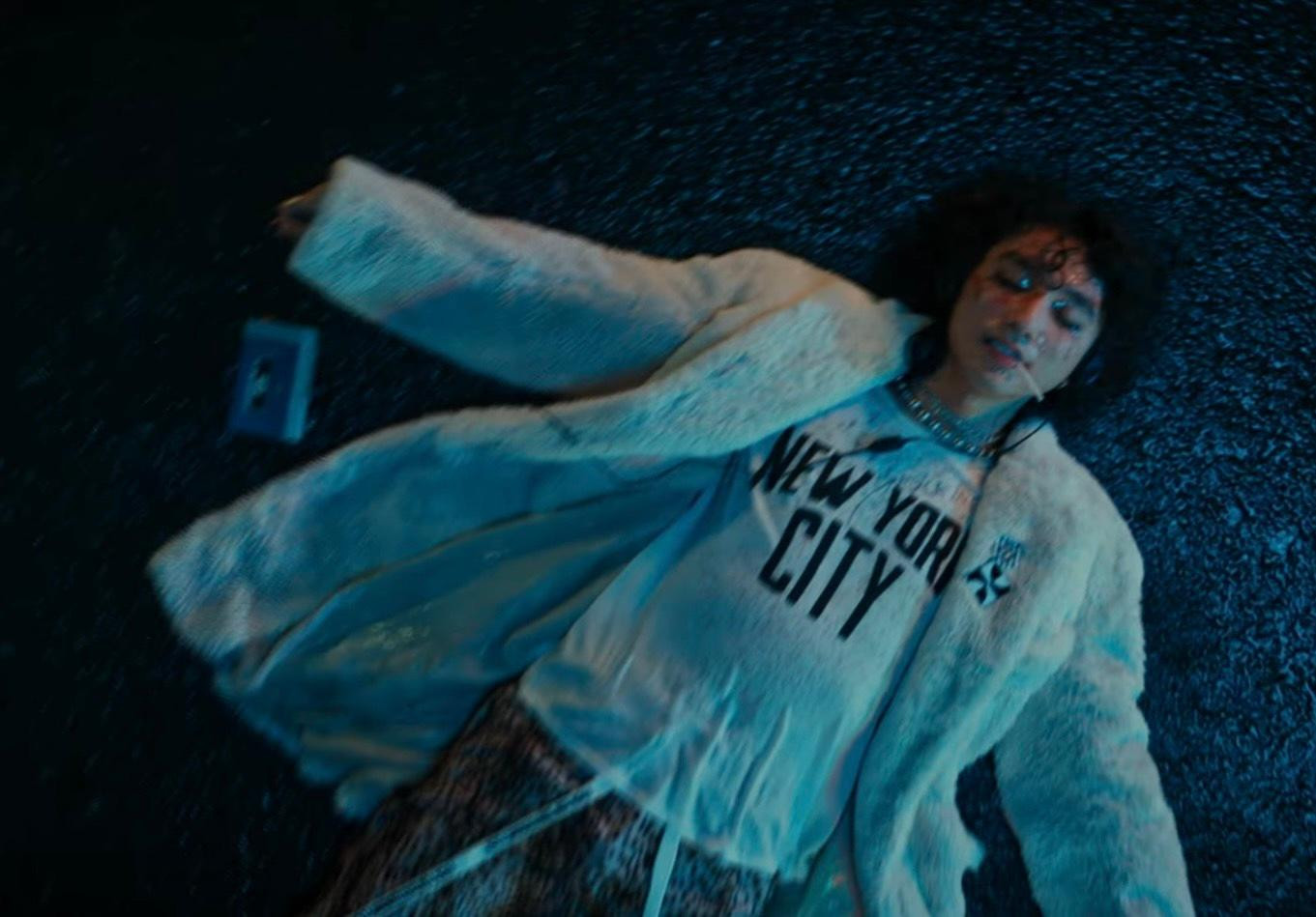 Sơn Tùng và tạo hình bí ẩn trong trailer MV There&apos;s No One At All.