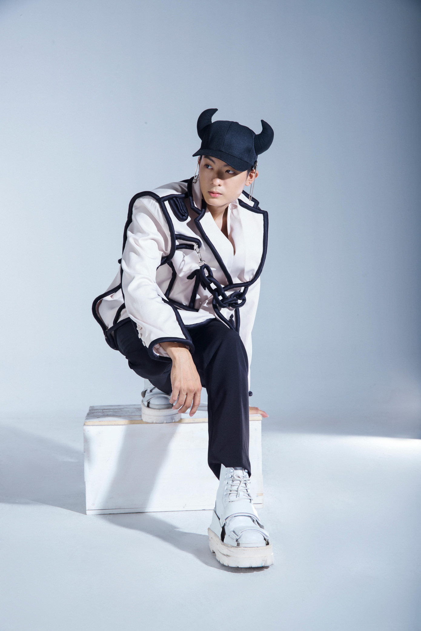 Visual "căng đét" của Lưu Cao Phát. Visual "căng đét" của Lưu Cao Phát.