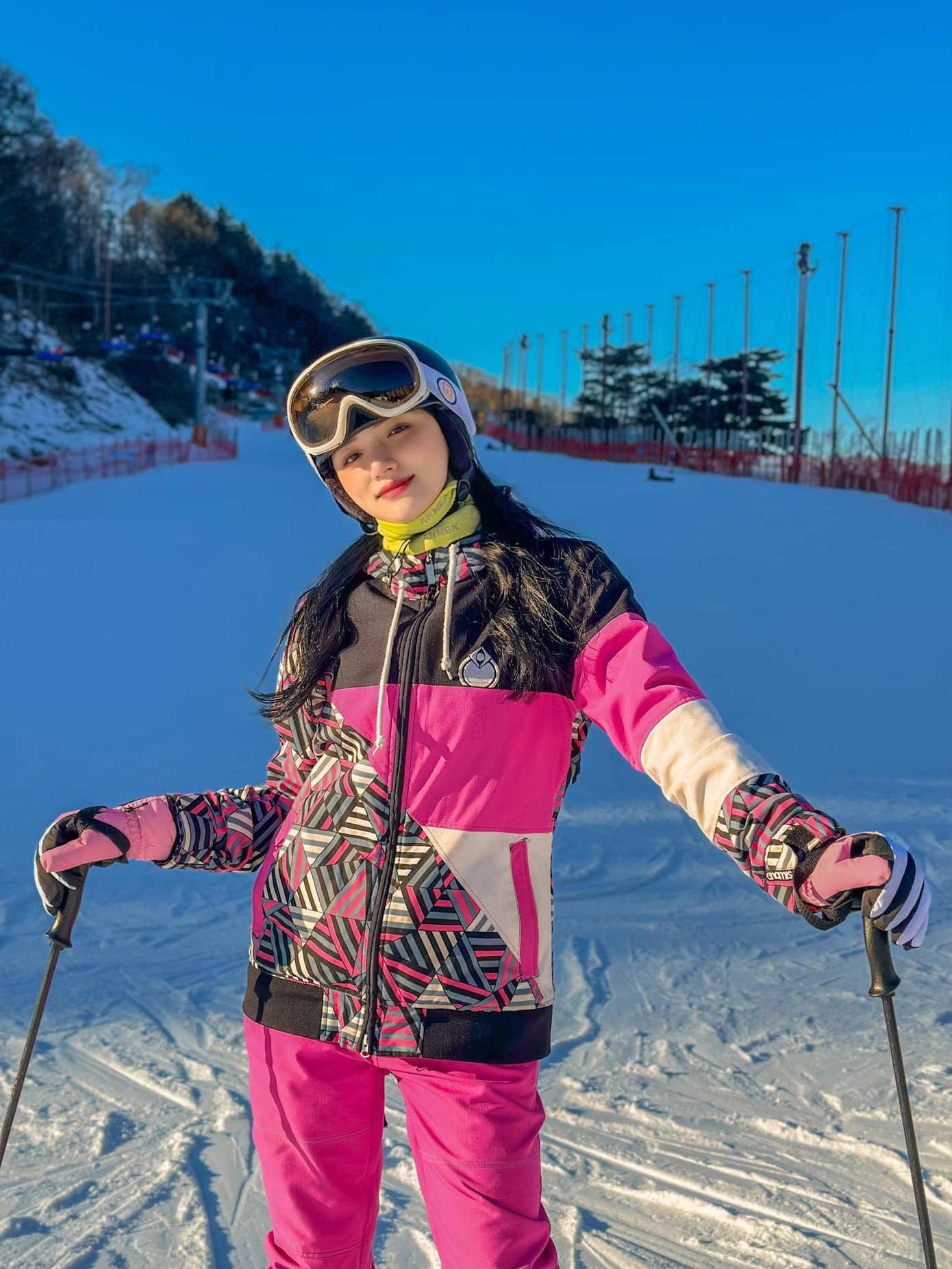 Hương Giang thả dáng trên đường trượt tuyết.