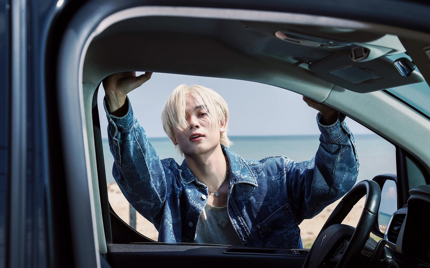 Sau thời gian dài im hơi lặng tiếng, Trúc Nhân trở lại với diện mạo khác lạ. Nam ca sĩ tiết lộ từng từ chối lời mời hai show &quot;Anh Trai&quot; để tập trung cho các dự án cá nhân.