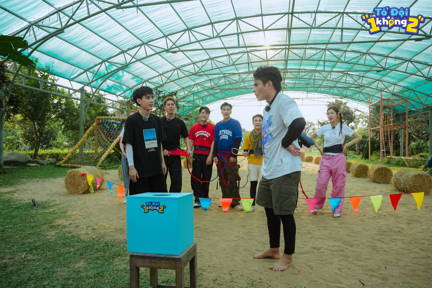 "Mũi tên uất hận" Dương Lâm hiểu sau luật rằng chỉ cần Quang Hùng giành chiến thắng thì cả hai sẽ bảo toàn được lợi thế tách rời. "Mũi tên uất hận" Dương Lâm hiểu sau luật rằng chỉ cần Quang Hùng giành chiến thắng thì cả hai sẽ bảo toàn được lợi thế tách rời.