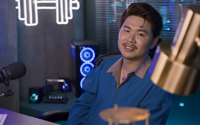 LIVE - Phát Trực Tiếp là phim điện ảnh kể câu chuyện của các streamer làm Mukbang và Review để lột tả mặt tối của mạng xã hội. LIVE - Phát Trực Tiếp là phim điện ảnh kể câu chuyện của các streamer làm Mukbang và Review để lột tả mặt tối của mạng xã hội.