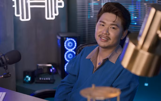 LIVE - Phát Trực Tiếp là phim điện ảnh kể câu chuyện của các streamer làm Mukbang và Review để lột tả mặt tối của mạng xã hội.