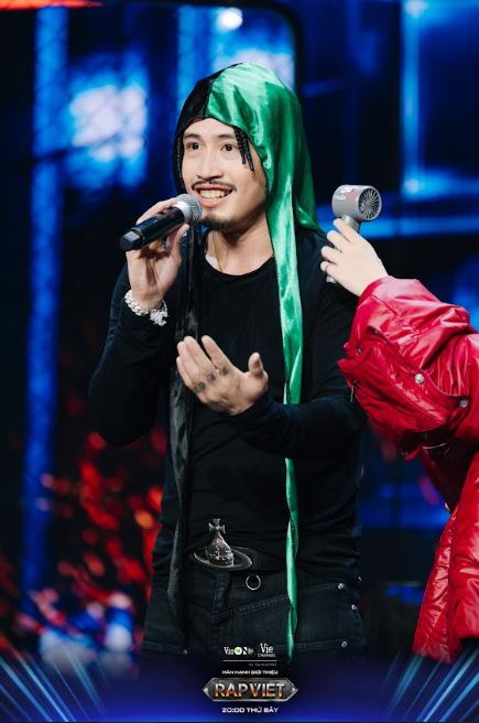 Giữa dàn đối thủ mạnh, Hustlang Robber chọn làm &quot;anh chàng thư giãn&quot; với chủ đề tình yêu ngọt ngào.