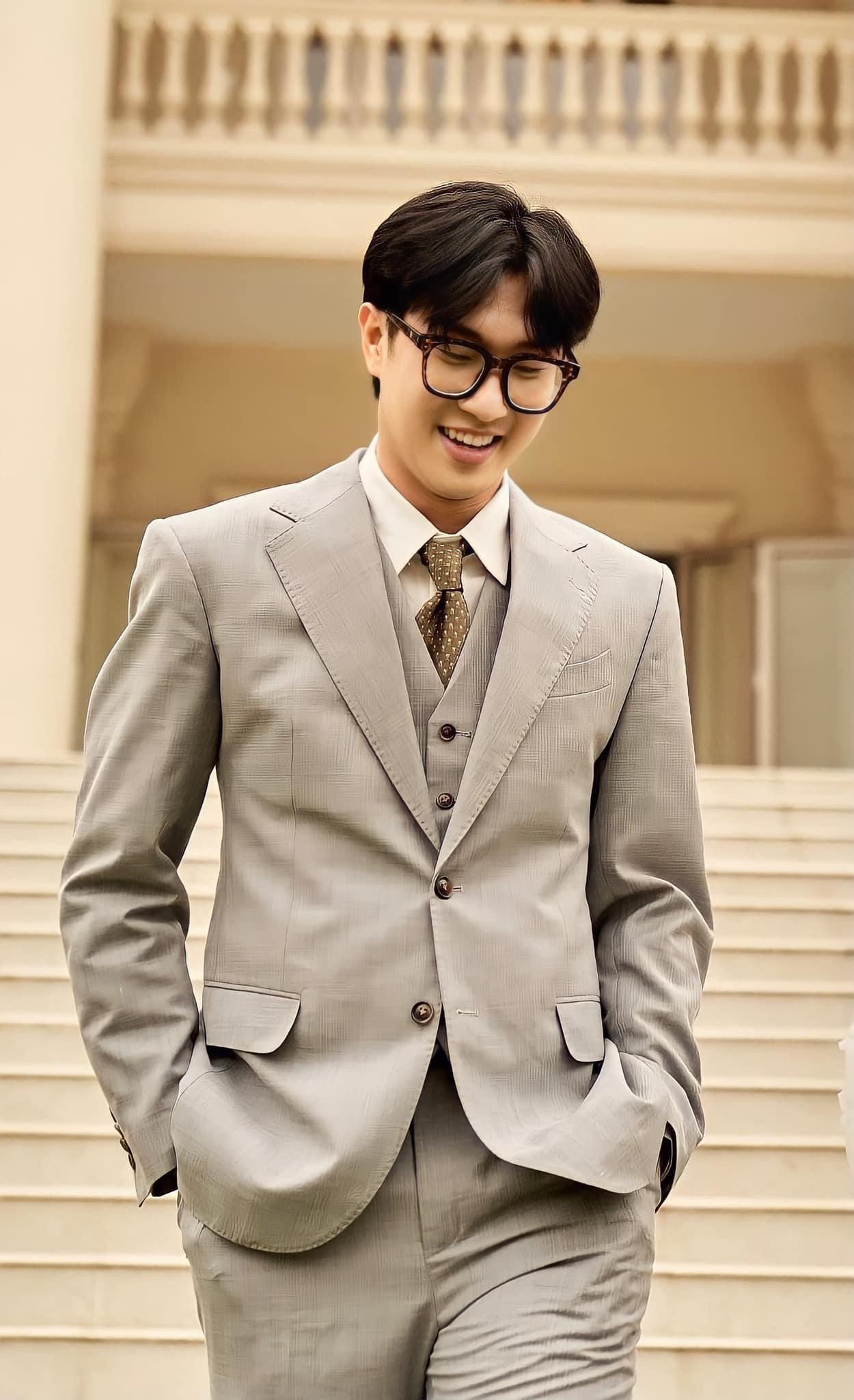 Vẻ ngoài bảnh bao của "gà chiến" team Hương Giang khi diện vest.