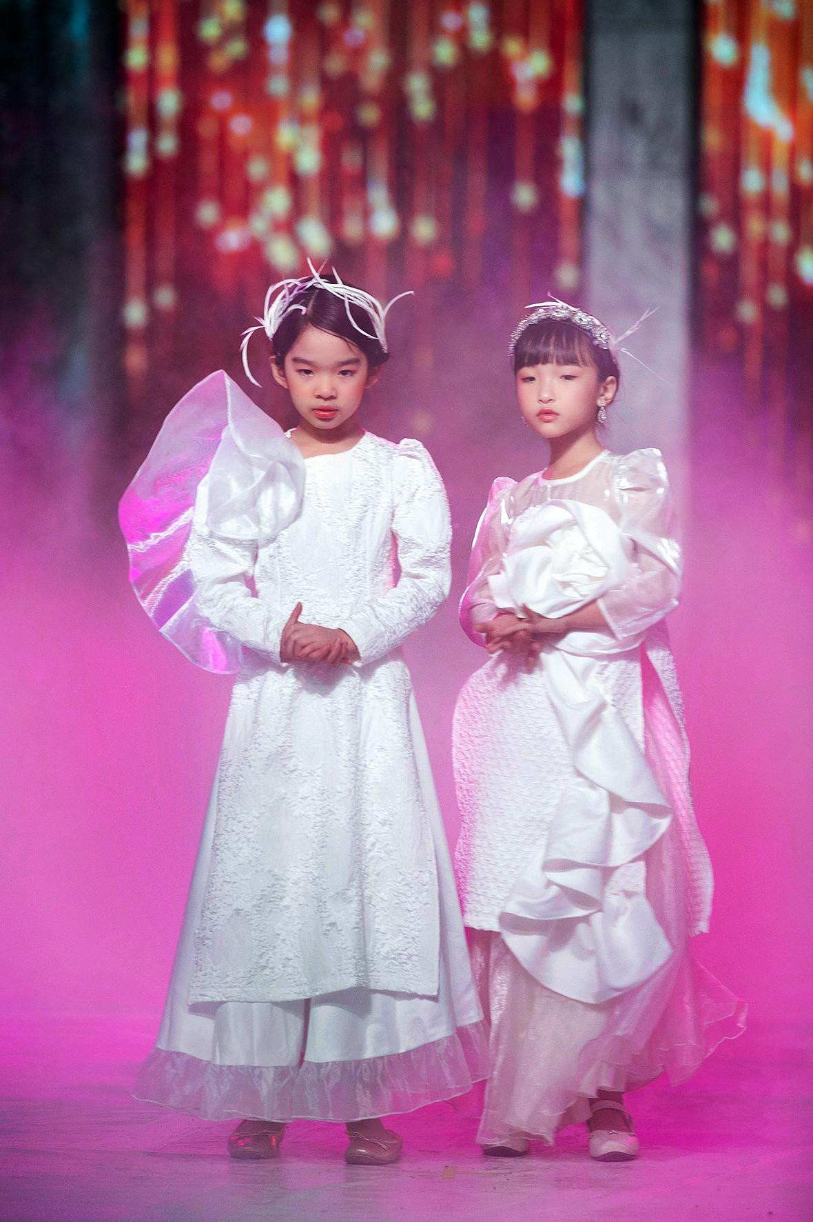 Cô bé được đánh giá là đúng chuẩn "con nhà nòi".