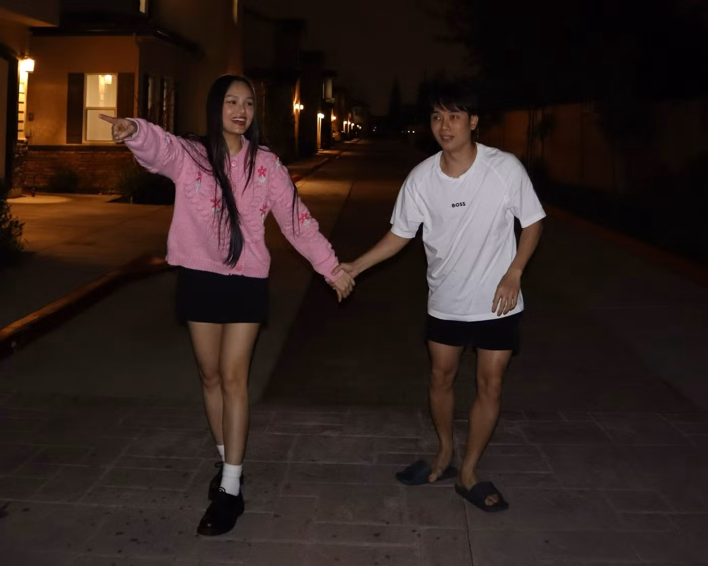 Miu Lê chỉ cho Trúc Nhân thấy "tương lai hai đứa mình".