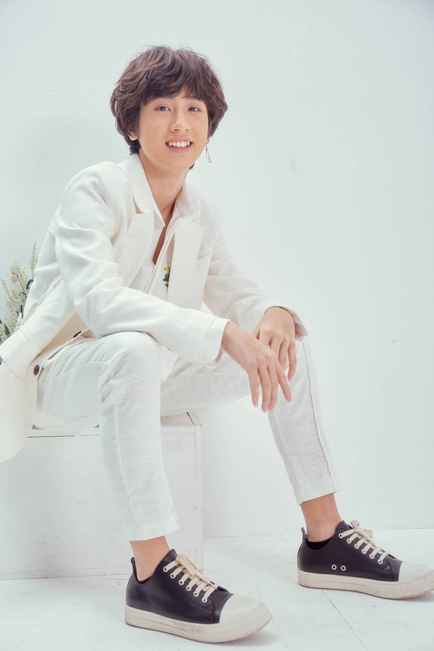 Được mệnh danh là "soái ca nhí", Gia Khiêm sở hữu gương mặt sáng và chiều cao nổi bật.