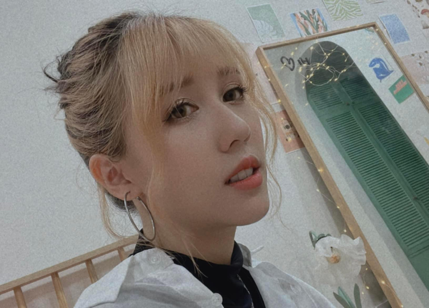 Hình ảnh "lồng lộn" hiếm hoi của Hậu Hoàng. Hình ảnh "lồng lộn" hiếm hoi của Hậu Hoàng.