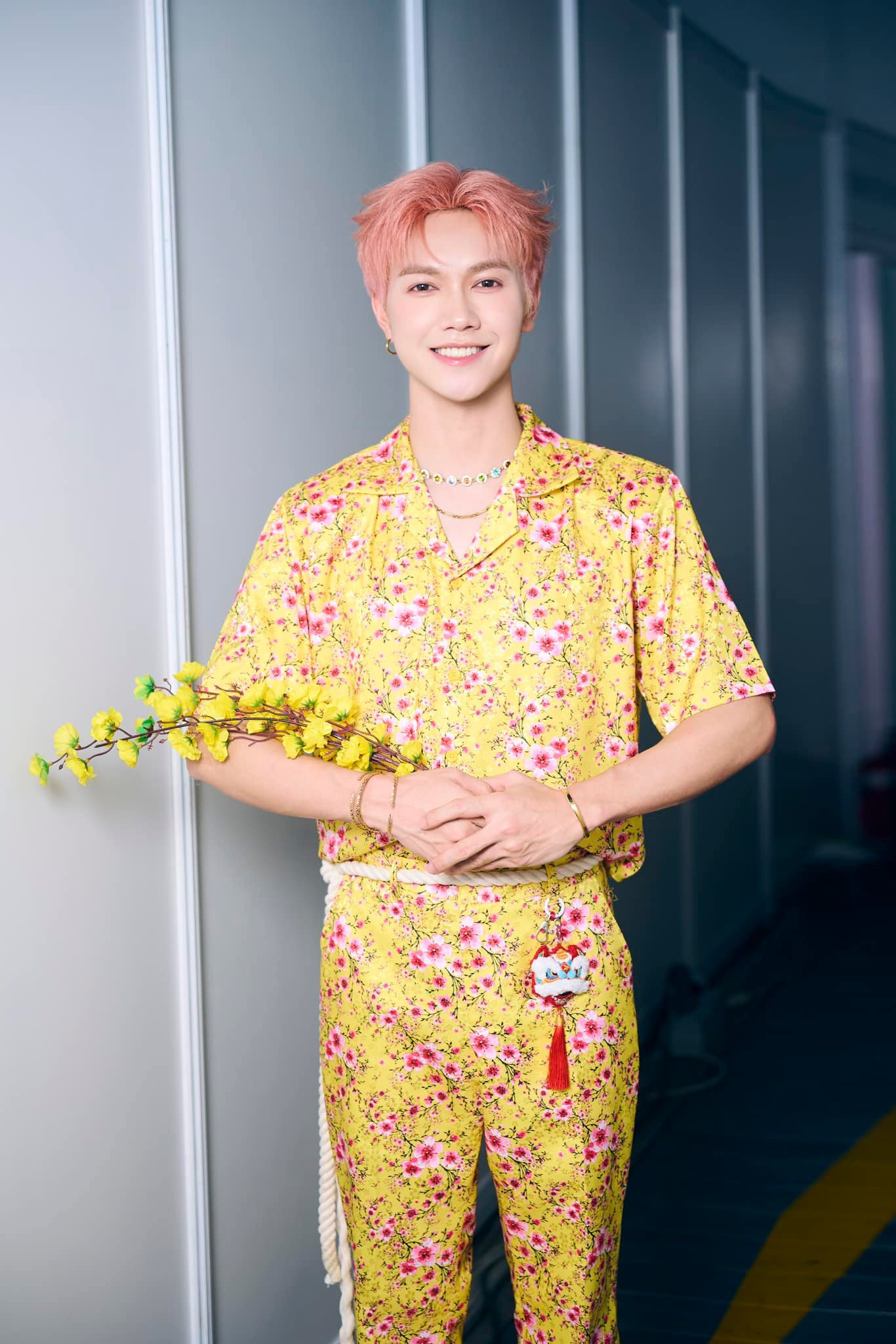 JSOL chúc Tết vẫn không quên "công ty truyền thông" của mình: "Chúc các nhân viên và cộng tác viên của Trí Son Media năm mới nói không với flop". JSOL chúc Tết vẫn không quên "công ty truyền thông" của mình: "Chúc các nhân viên và cộng tác viên của Trí Son Media năm mới nói không với flop".