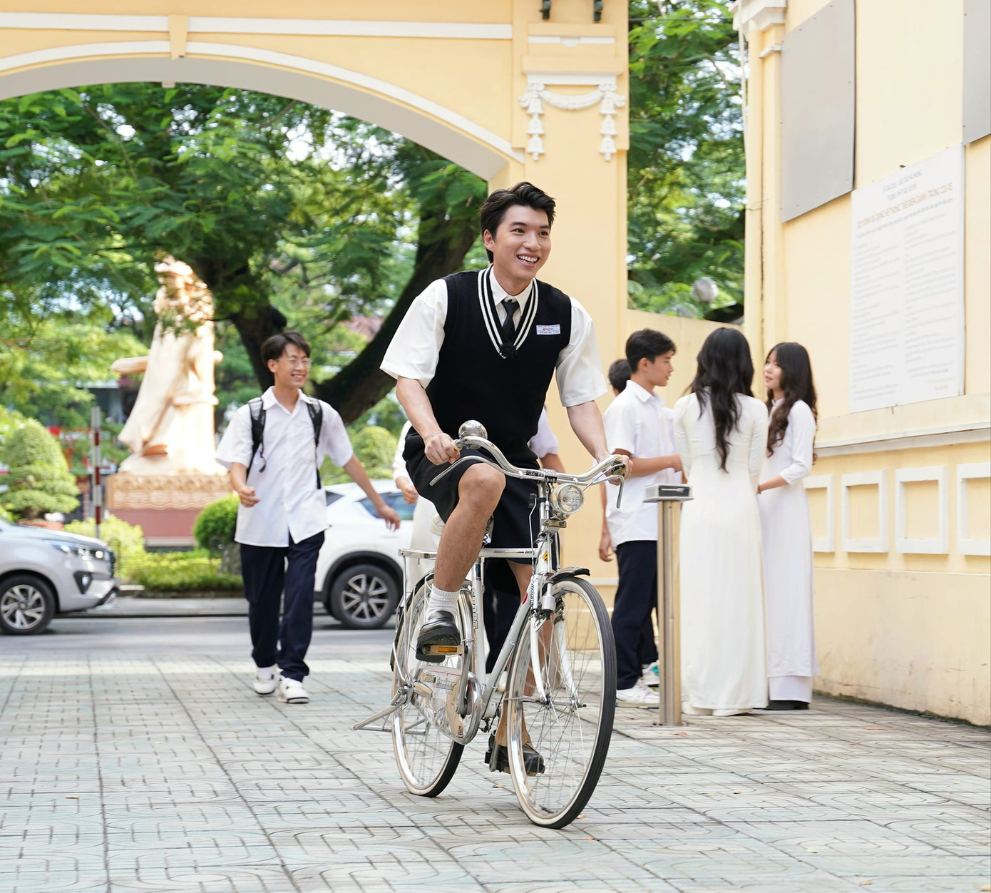 HIEUTHUHAI "mặn mòi" hơn khi tham gia show truyền hình thực tế. HIEUTHUHAI "mặn mòi" hơn khi tham gia show truyền hình thực tế.