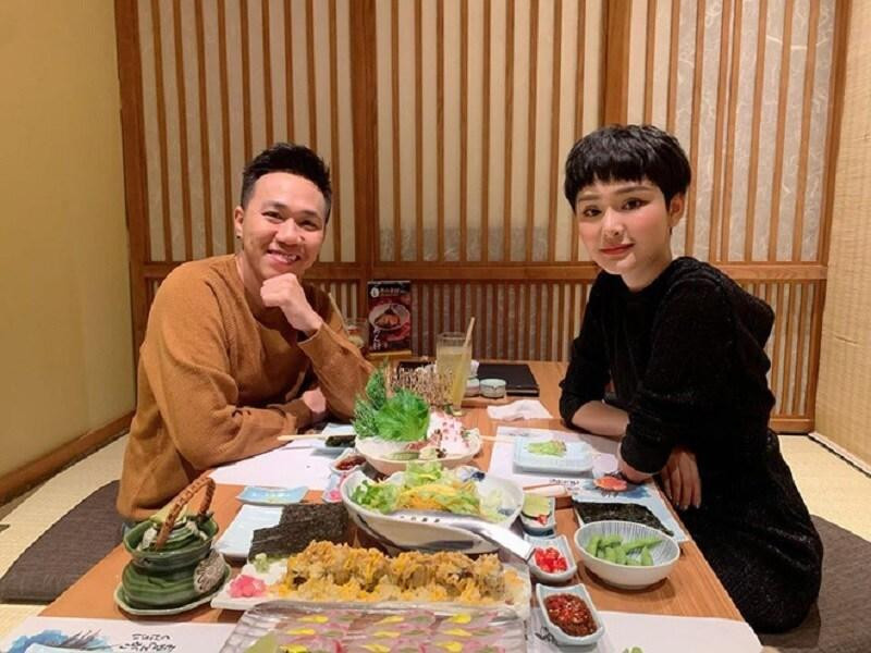 Dù được đồng nghiệp và người hâm mộ &quot;đẩy thuyền&quot; nhiệt tình, Anh Đức khẳng định giữa anh và Hiền Hồ chỉ là mối quan hệ bạn bè.