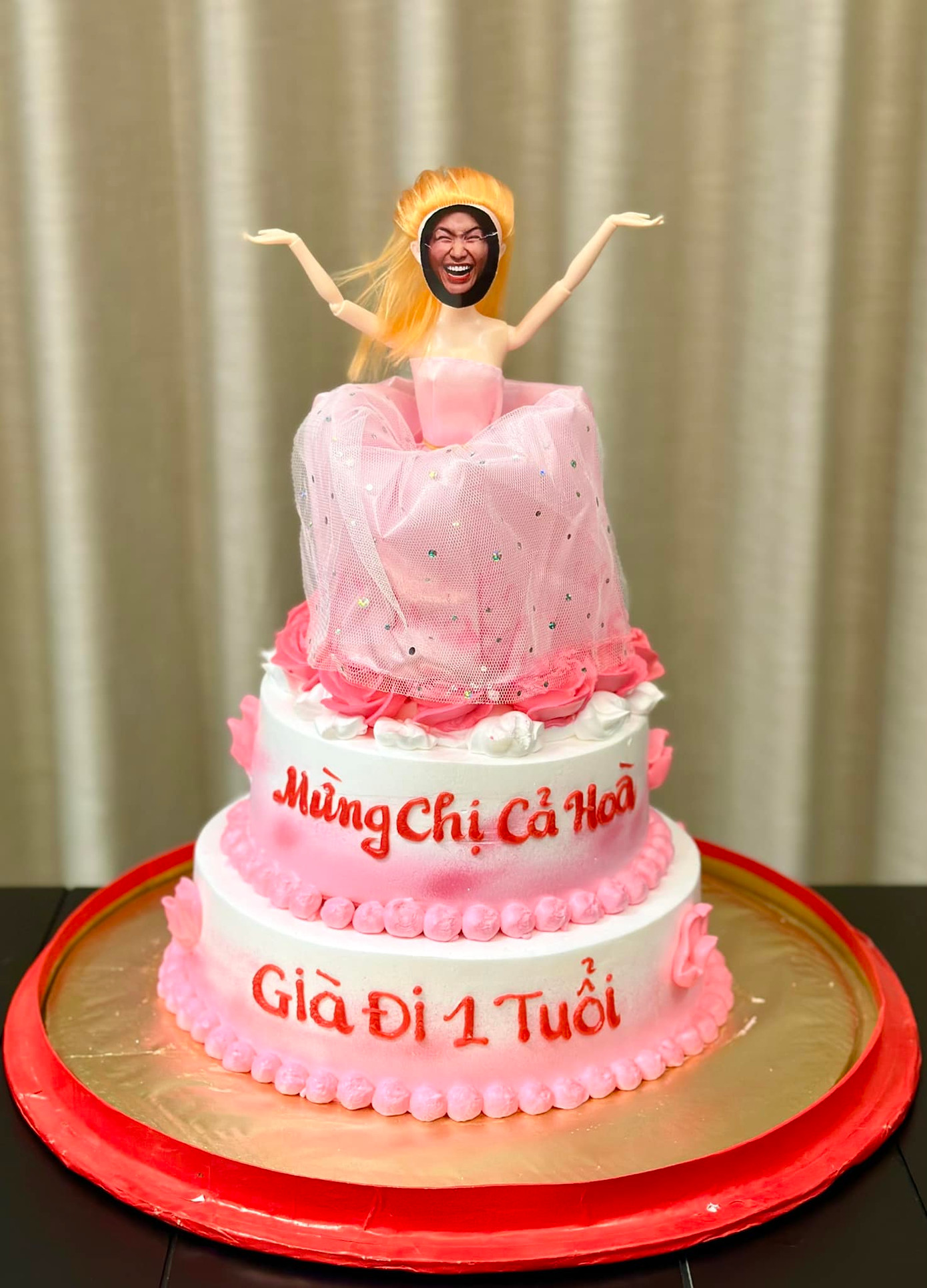 Món quà sinh nhật "cảm lạnh" đến từ vị trí Đức Phúc và Erik". Món quà sinh nhật "cảm lạnh" đến từ vị trí Đức Phúc và Erik".